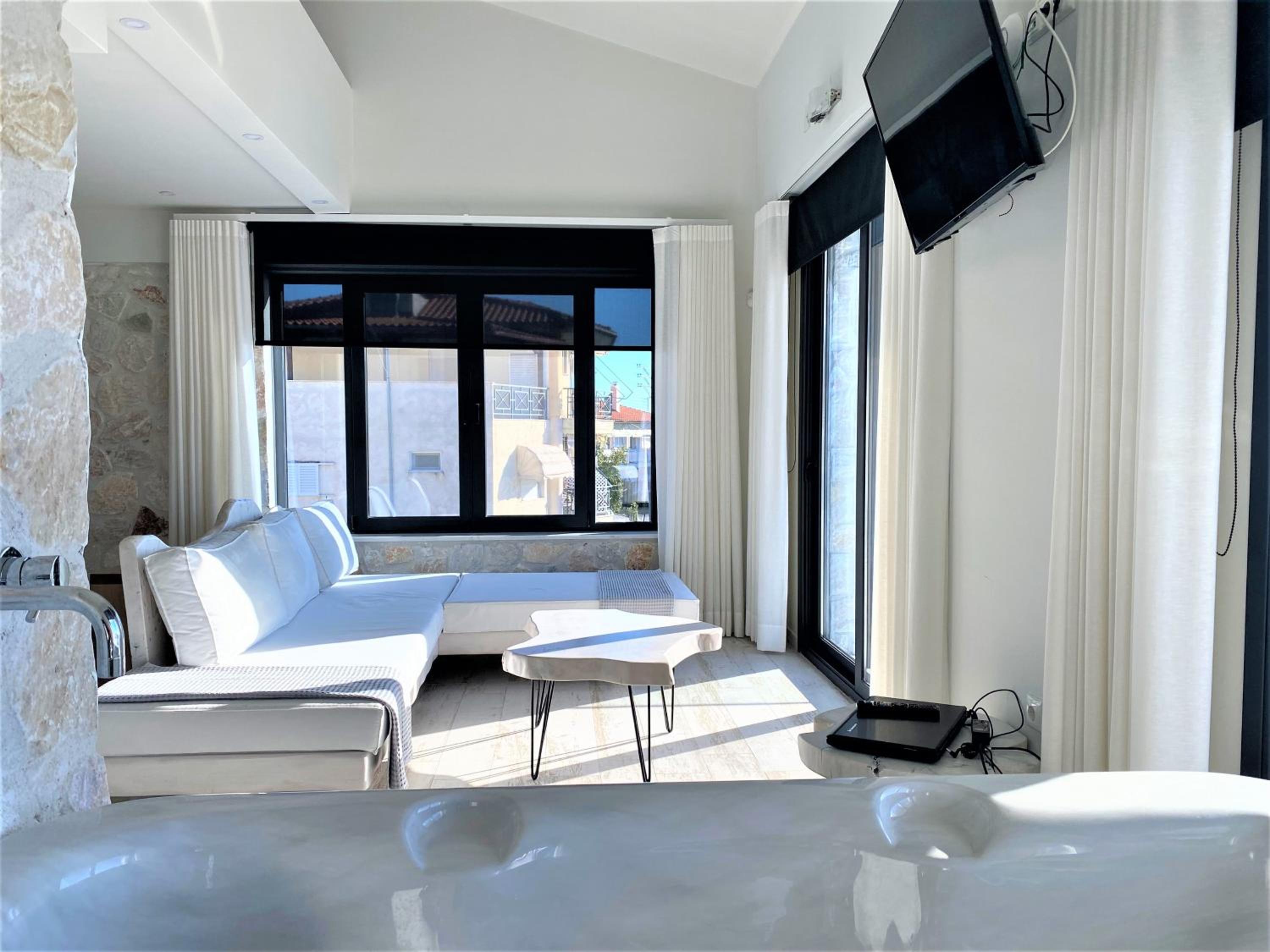 Deluxe Suite with Spa Bath