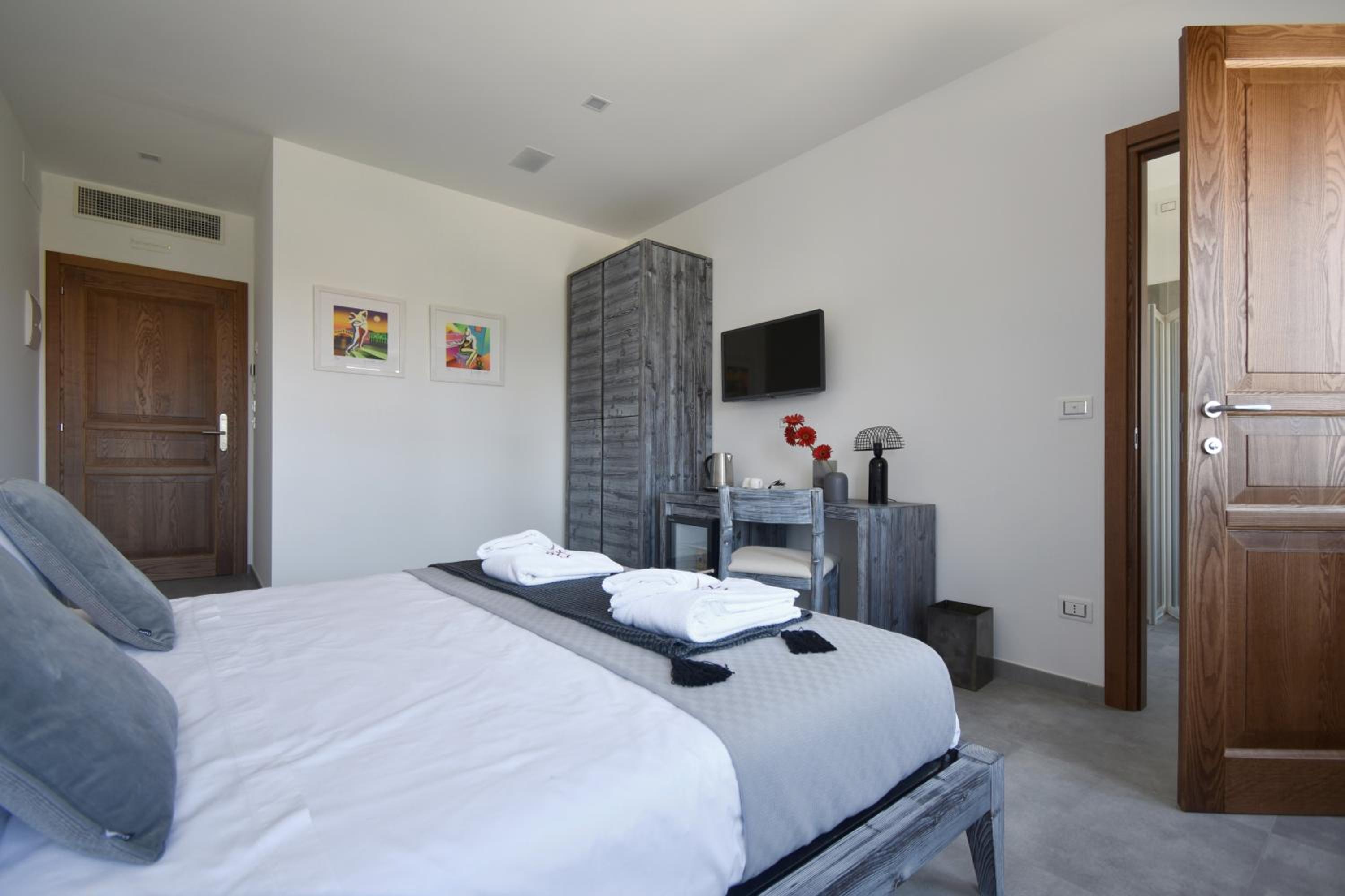 King Room - Disability Access - Photo 8