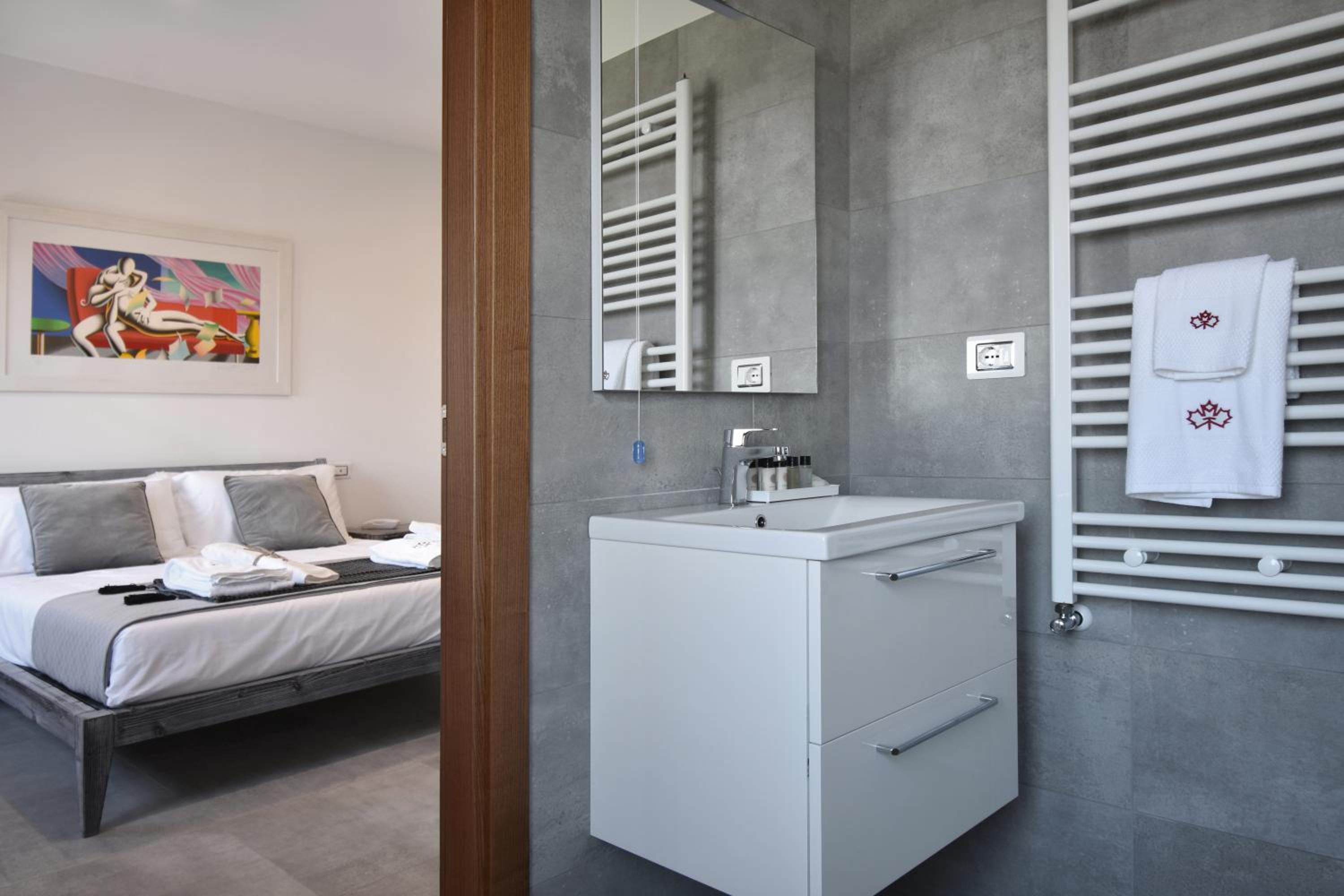 King Room - Disability Access - Photo 13