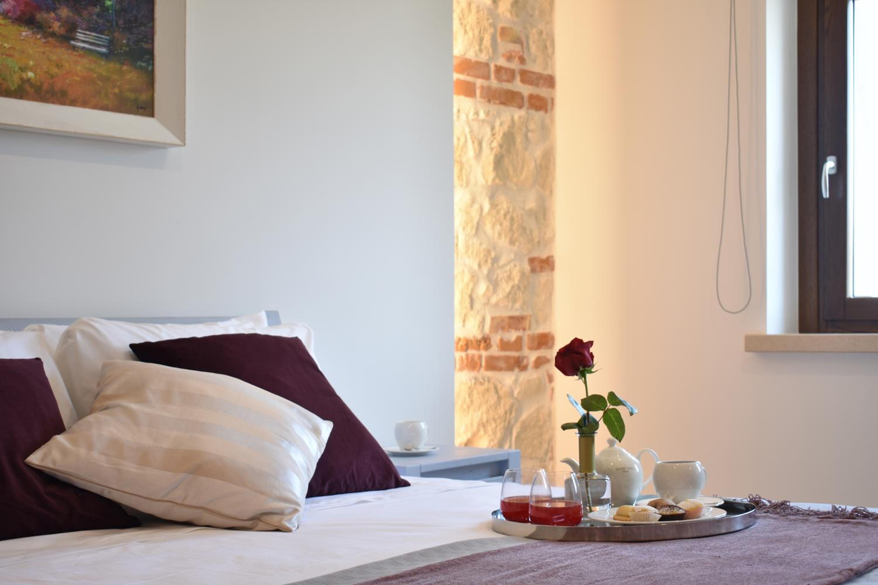 Deluxe Suite with Spa Bath - Photo 11