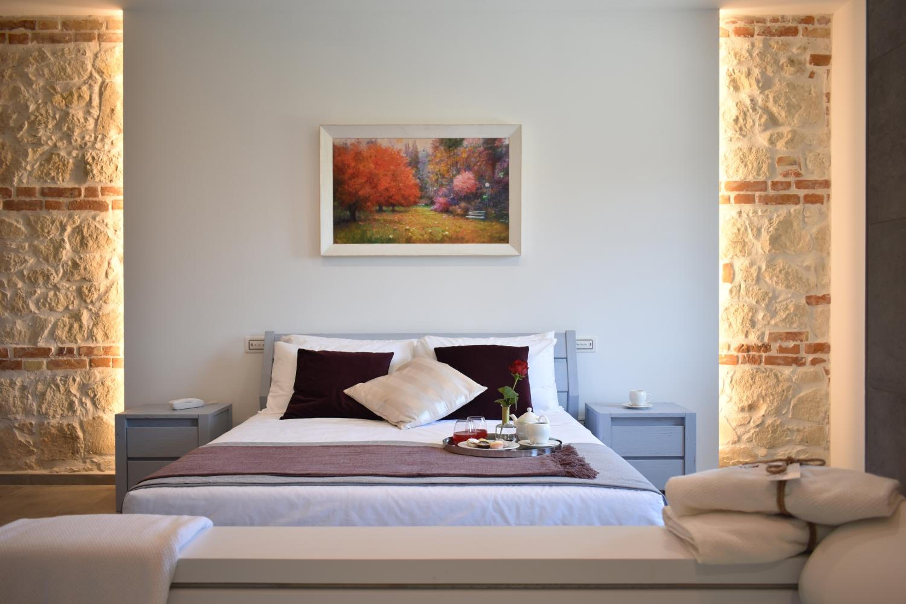 Deluxe Suite with Spa Bath - Photo 2