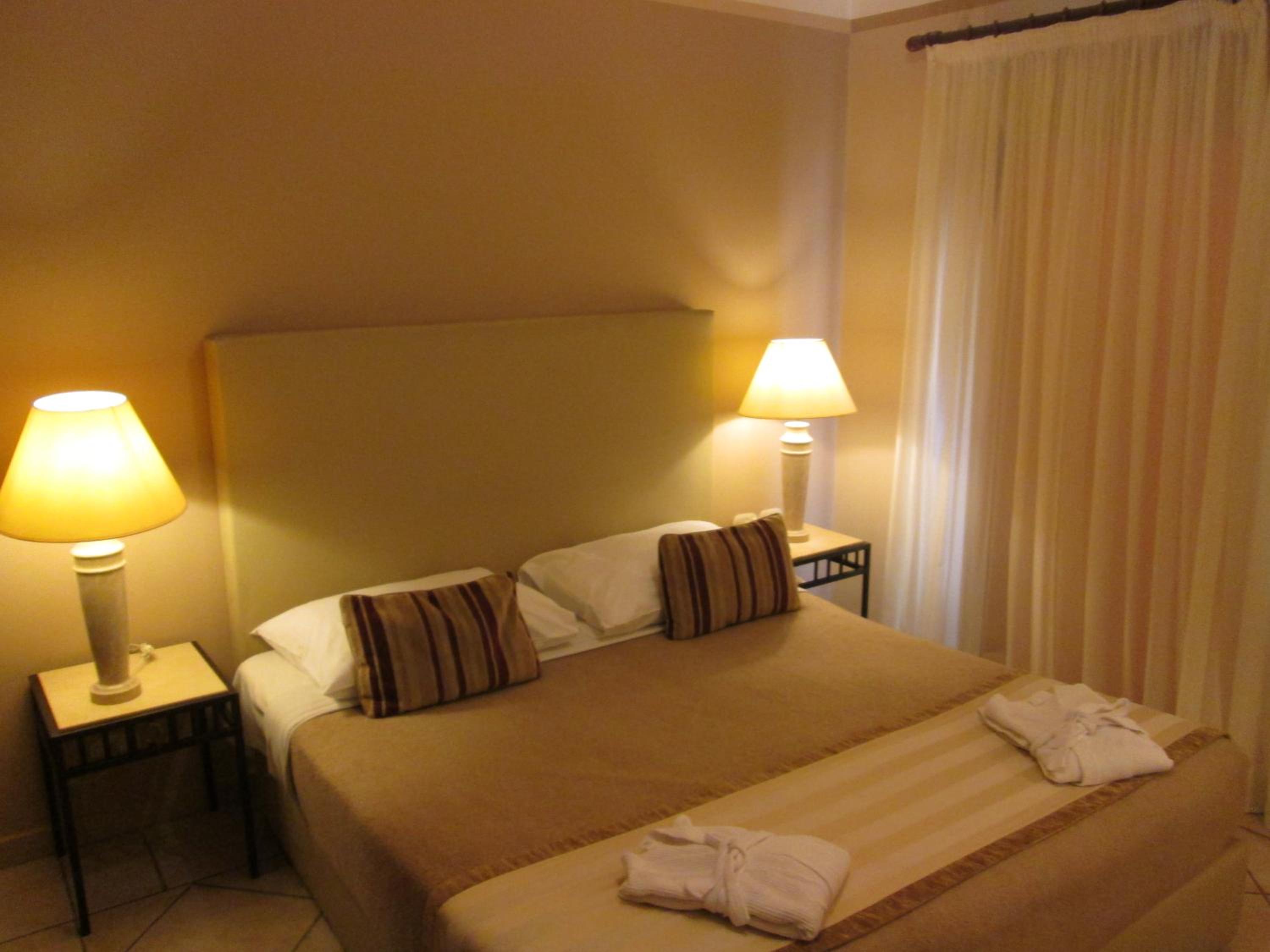 Apartment with Queen Bed ( 3 Adults + 1 Child) photo 1