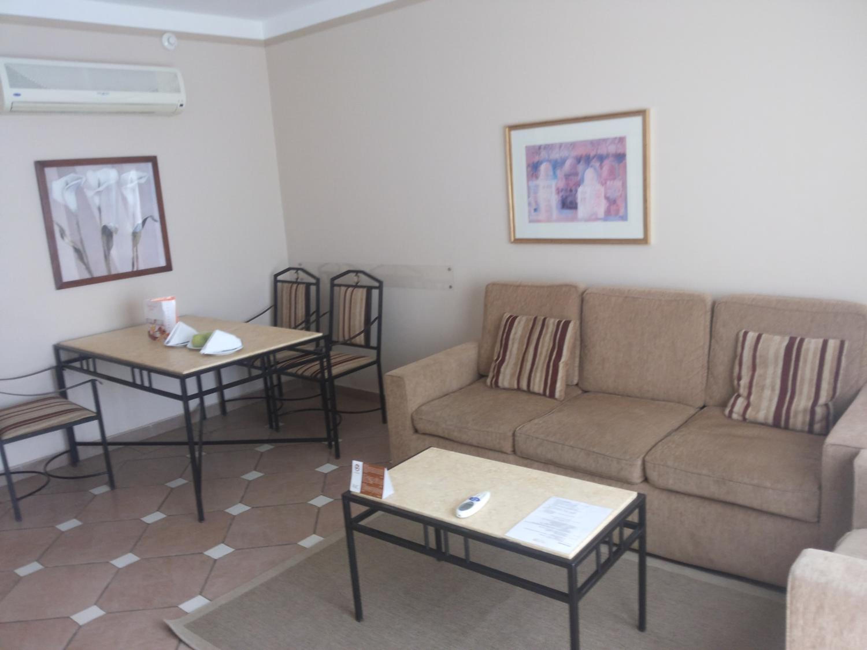 Suite ( 2 Adults + 1 child ) - Photo 5