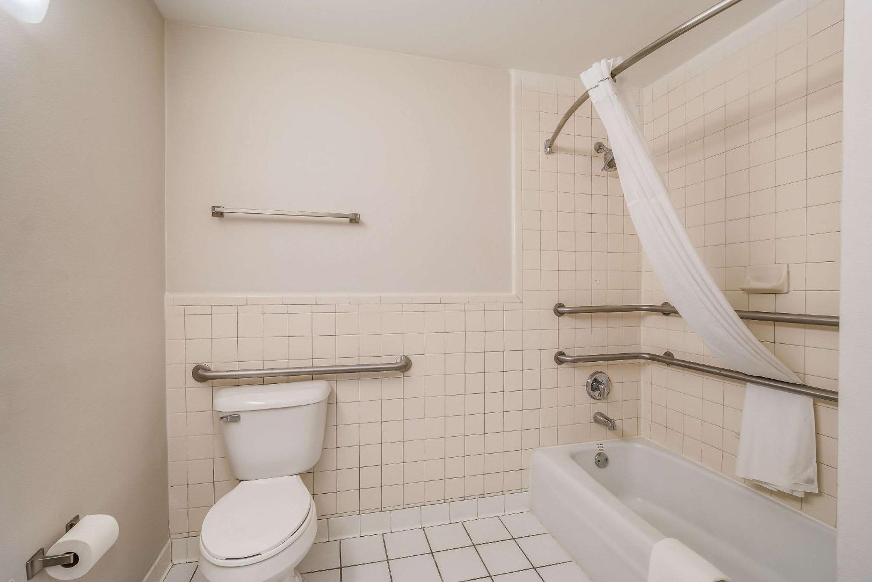 King Room - Accessible/Non Smoking - Photo 5