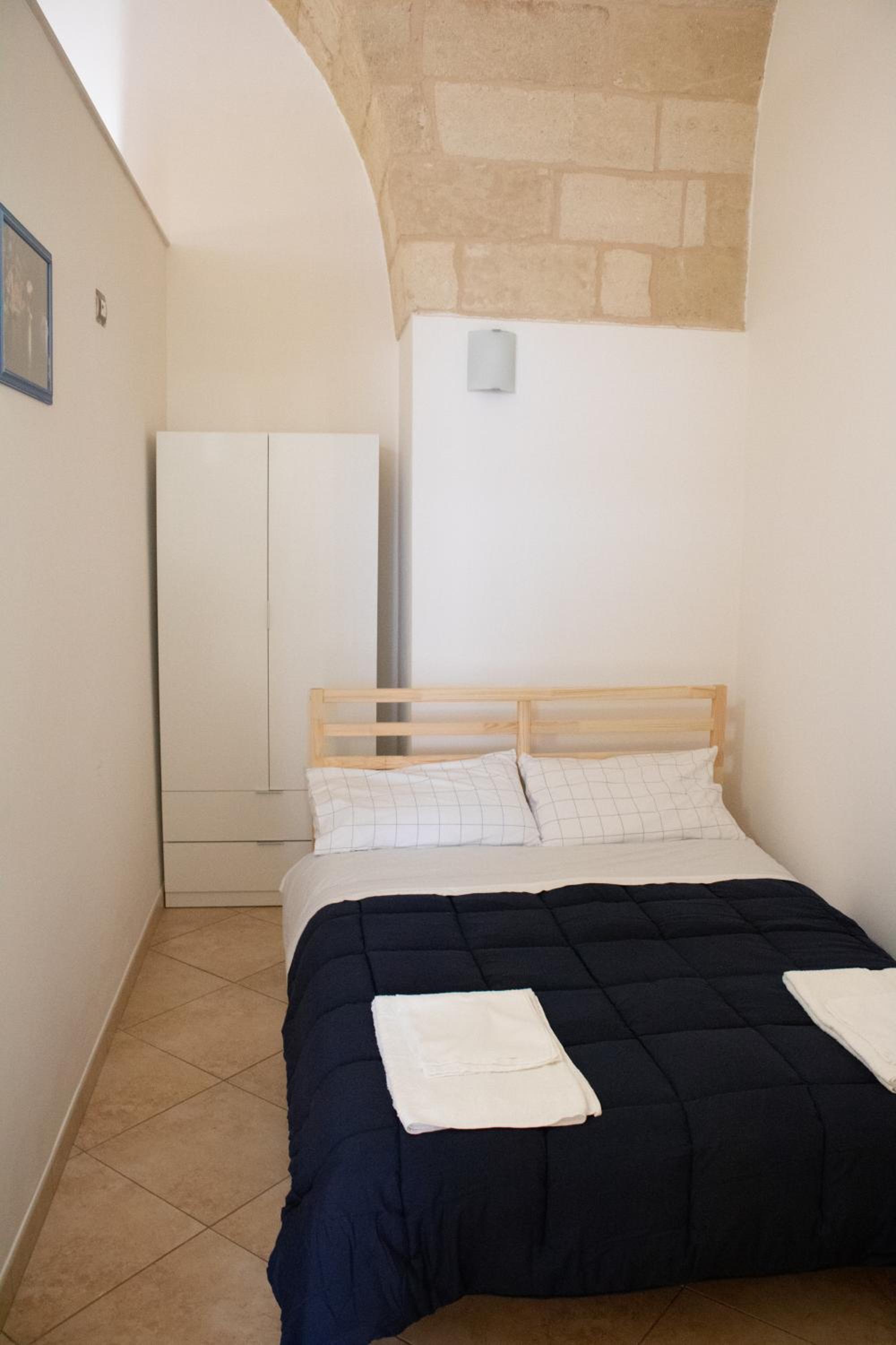 Two-Bedroom House - Photo 19