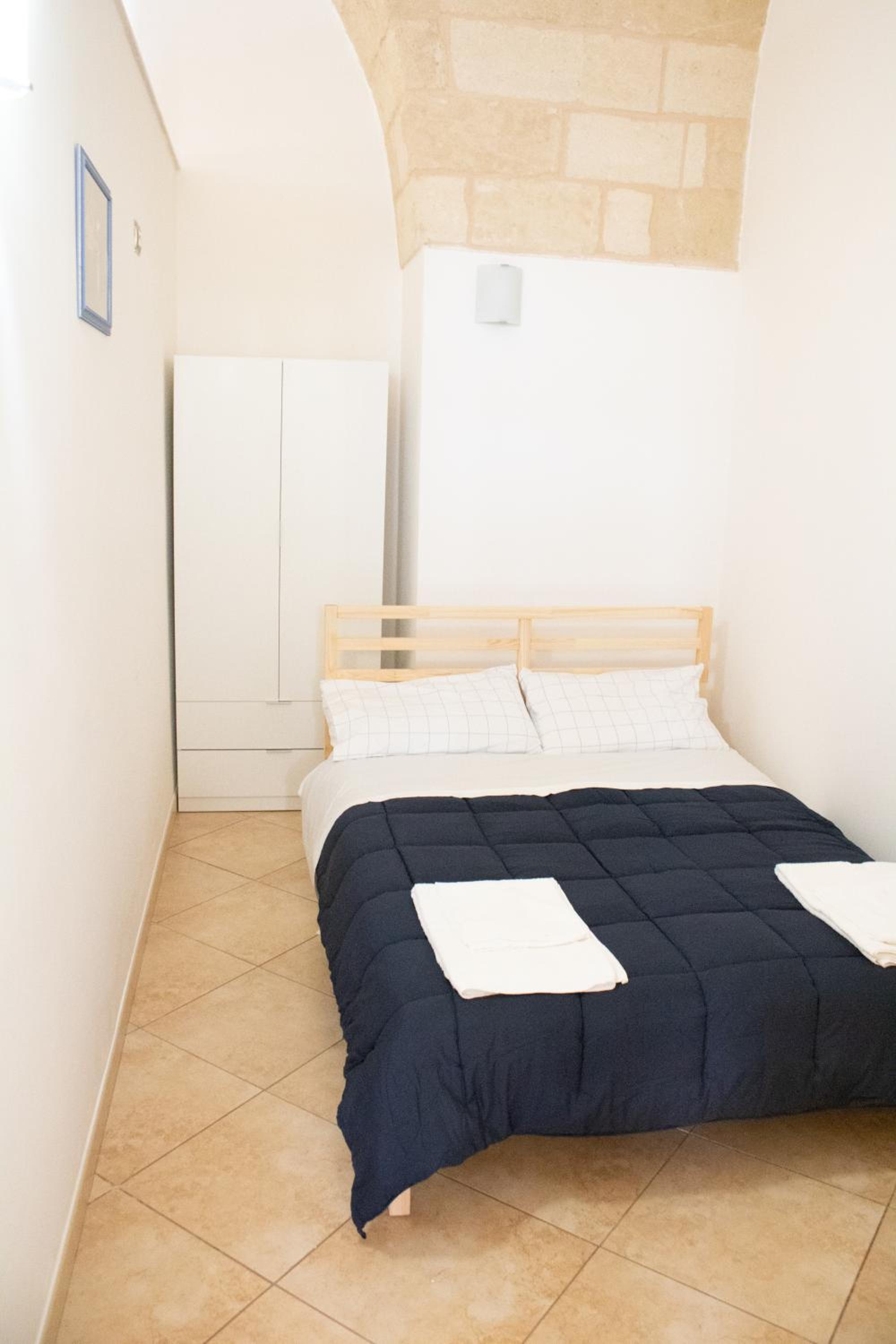 Two-Bedroom House - Photo 18