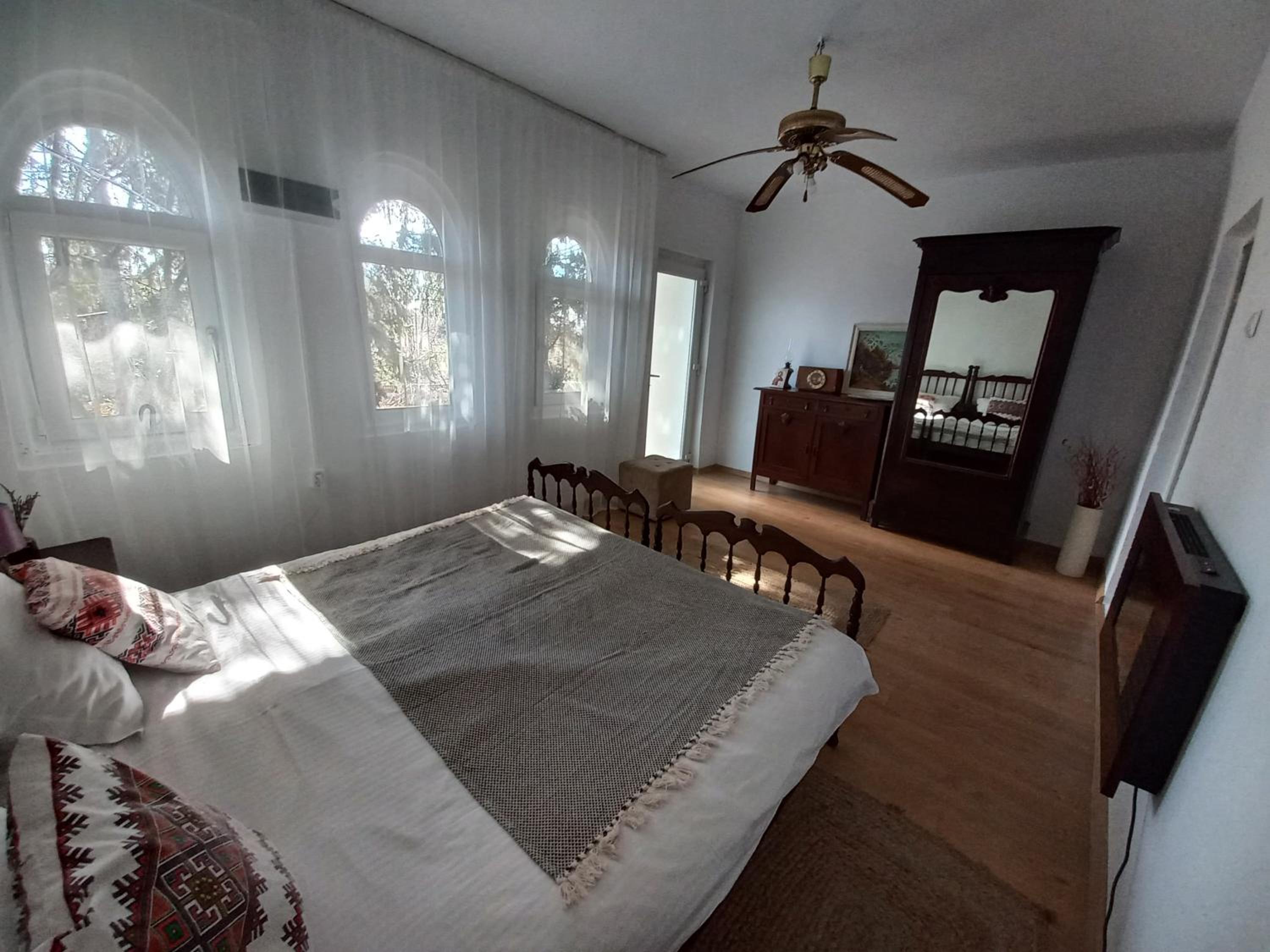 Four-Bedroom House - Photo 8