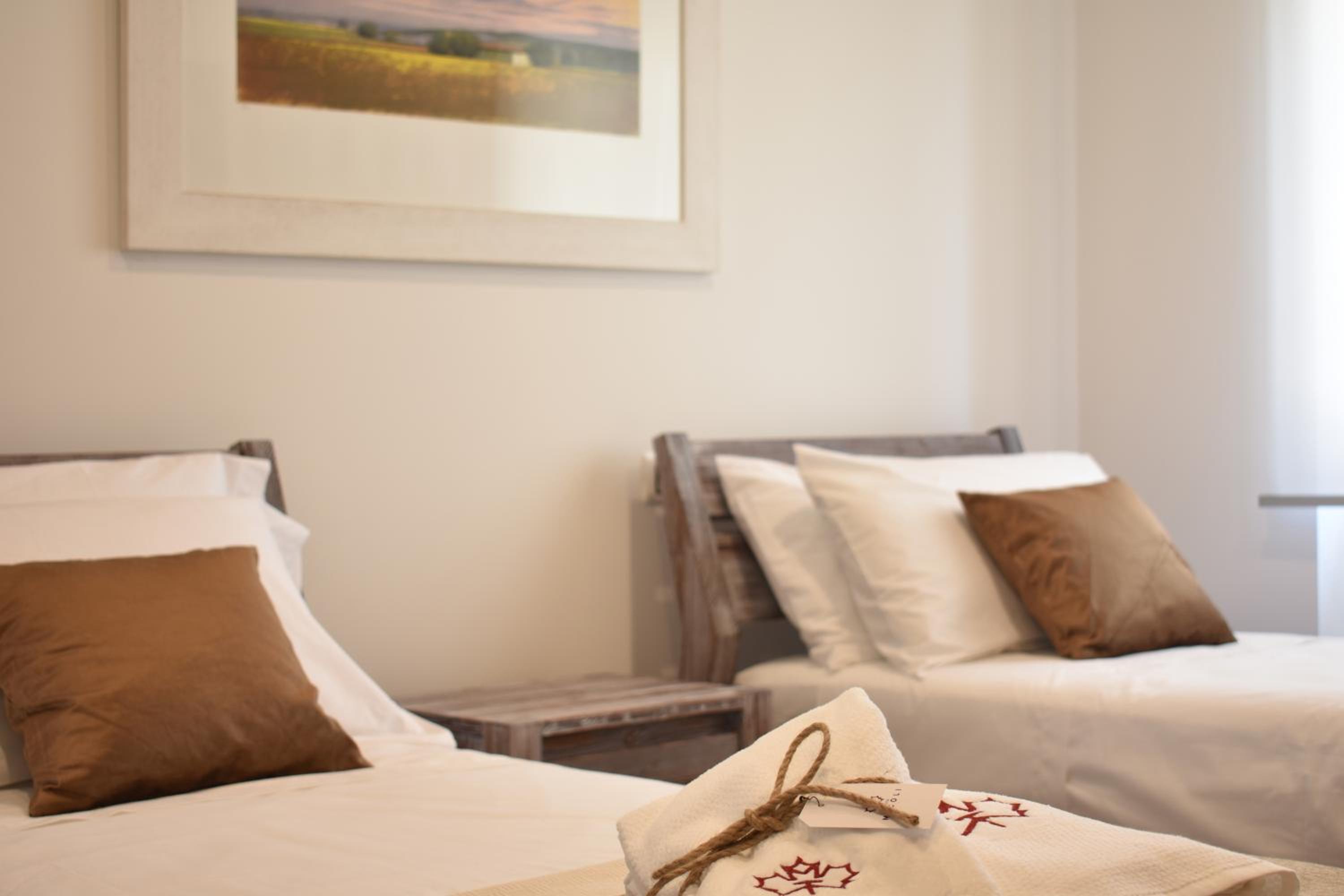 Twin Room with Private Bathroom - Photo 21