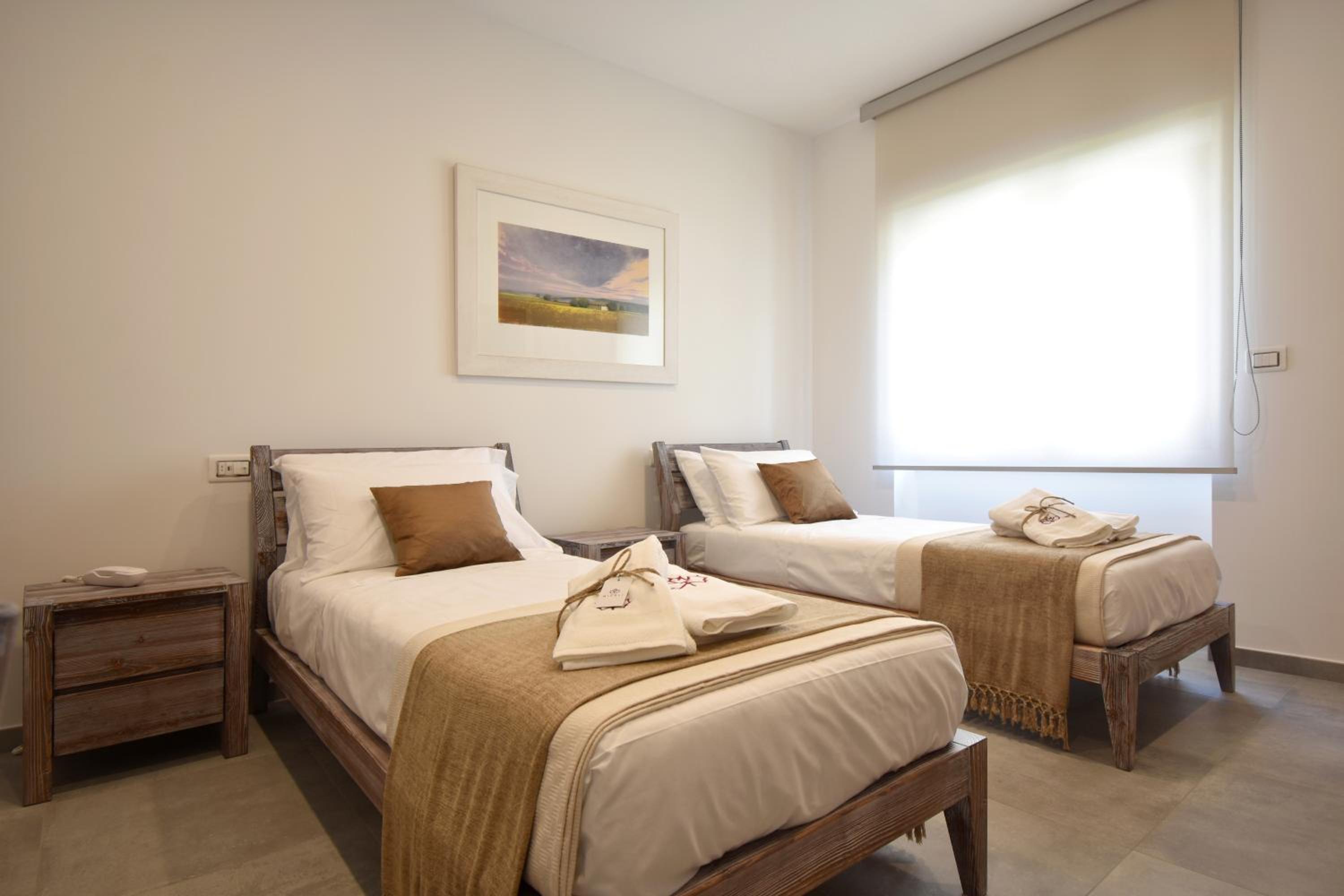Twin Room with Private Bathroom - Photo 2
