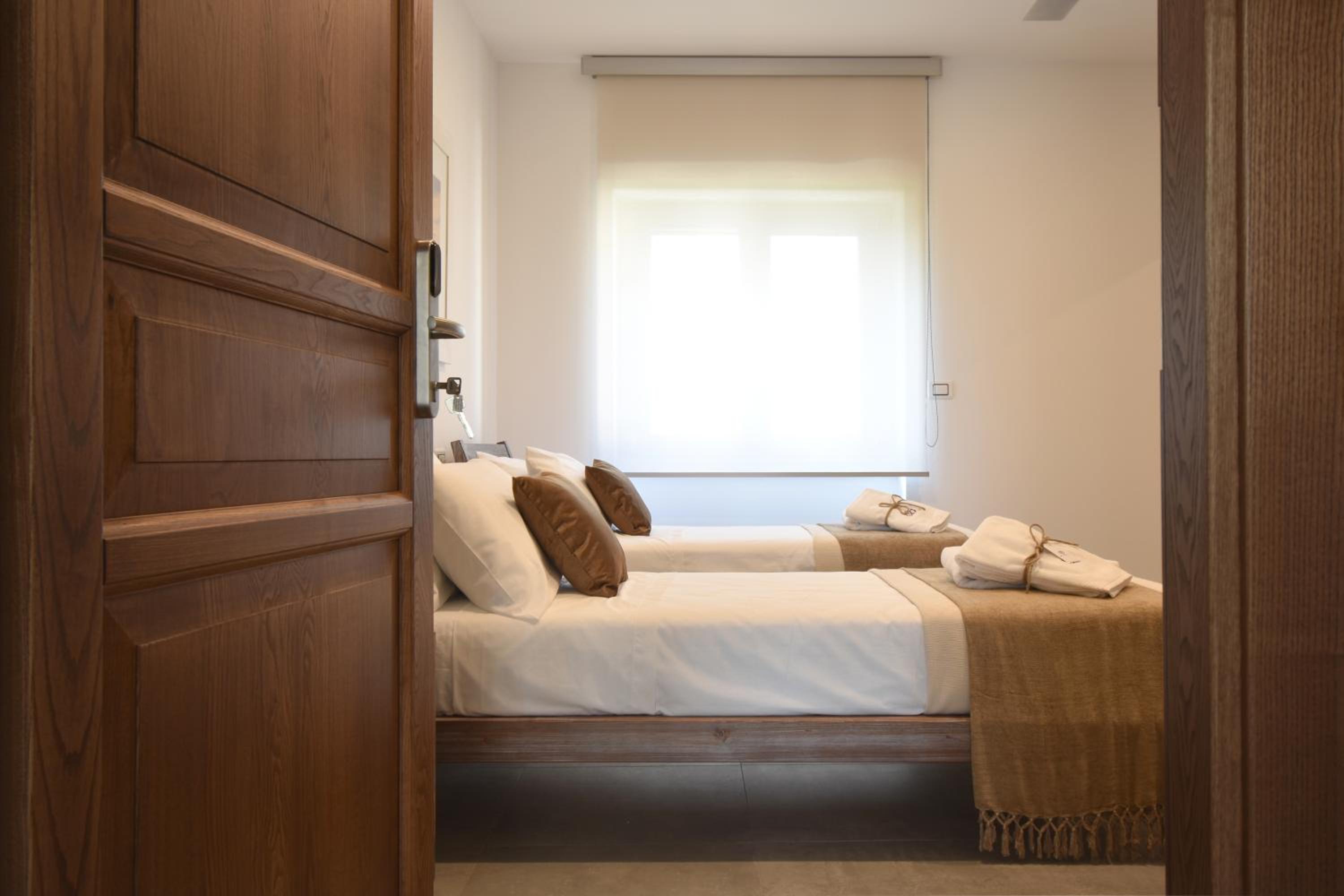 Twin Room with Private Bathroom - Photo 4