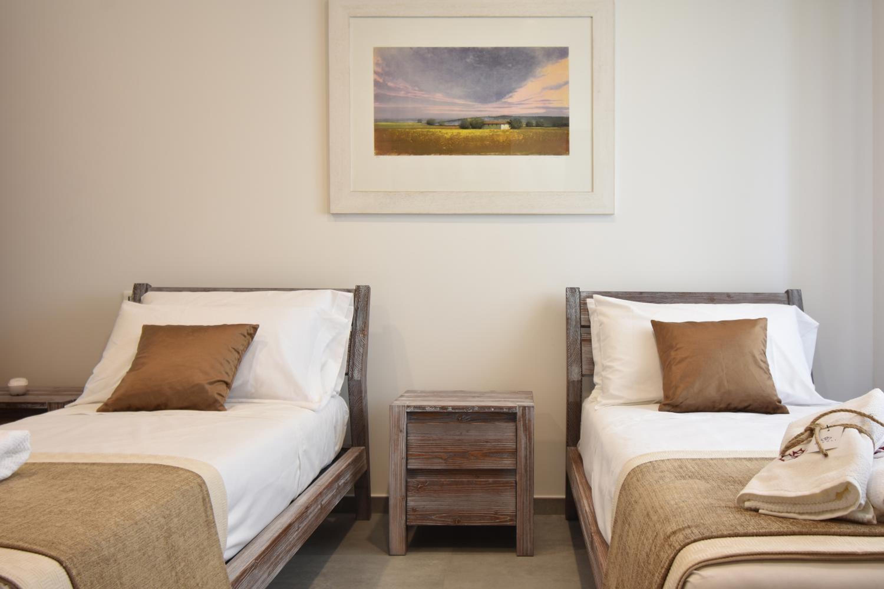 Twin Room with Private Bathroom - Photo 7