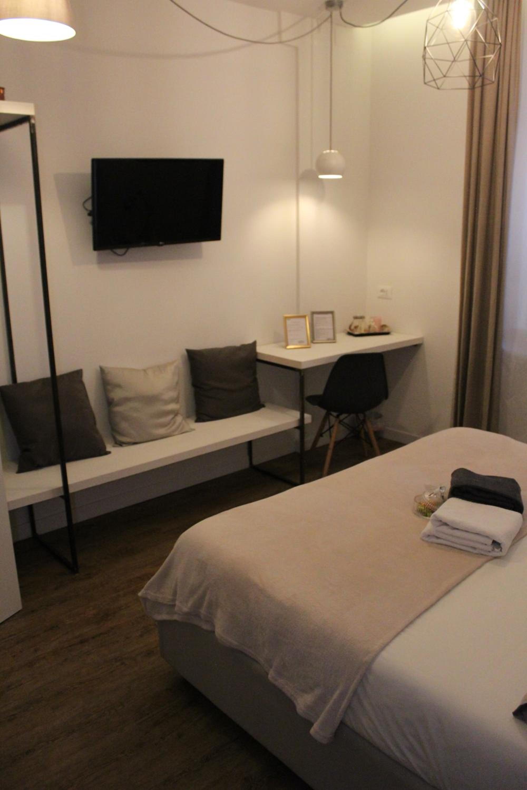 Deluxe Double Room with Shower photo 1