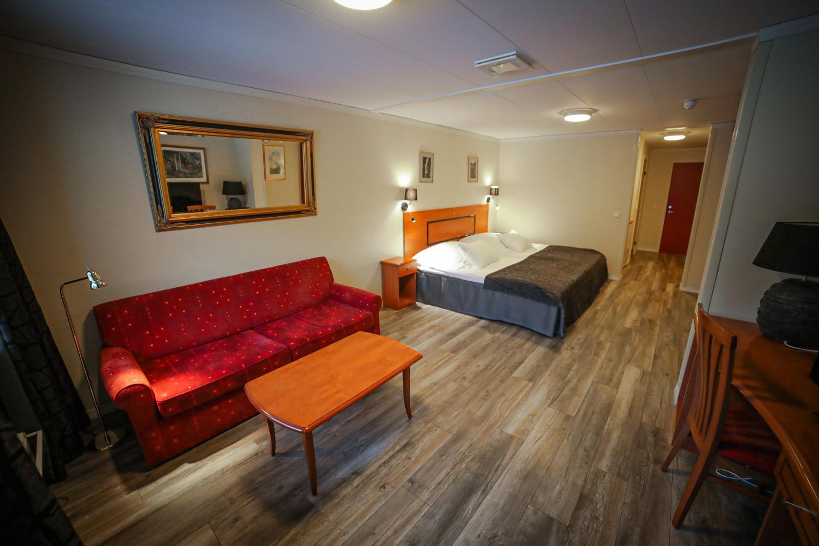 Double Room with Balcony - Photo 5