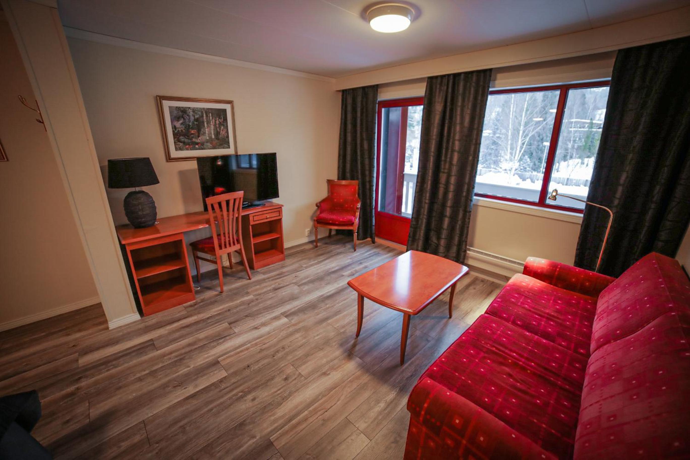 Double Room with Balcony - Photo 6