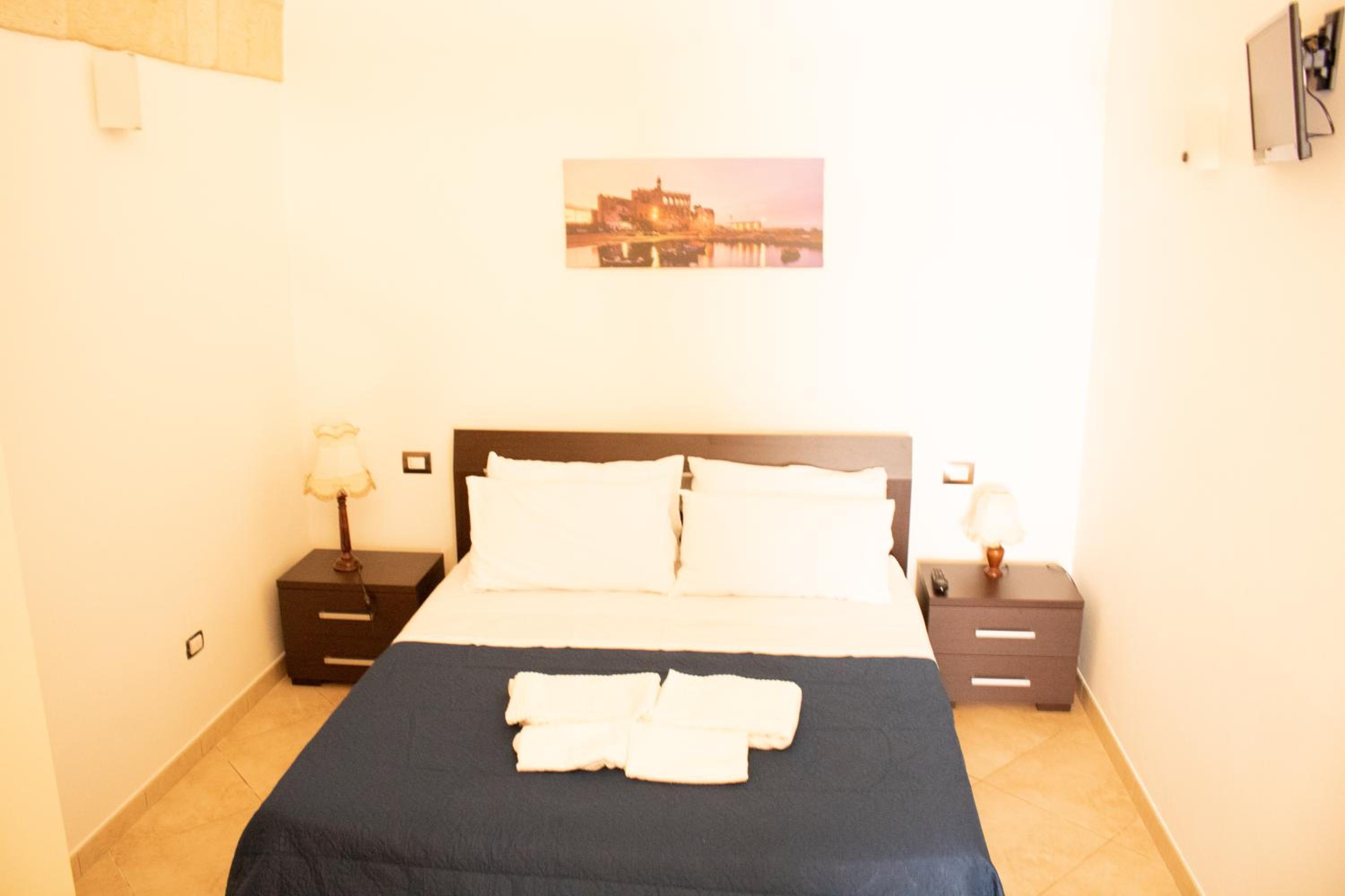 Two-Bedroom House - Photo 16