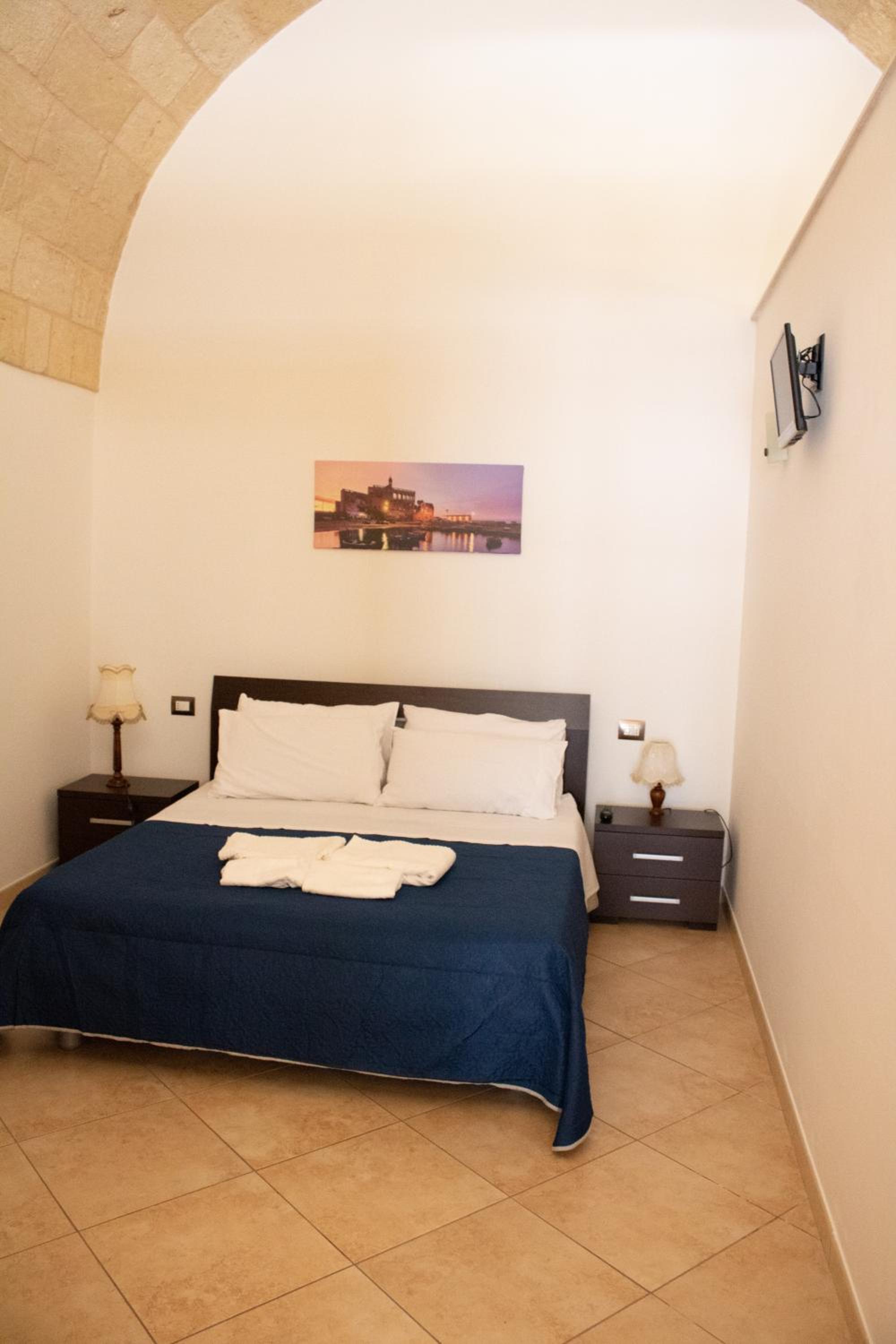Two-Bedroom House - Photo 12