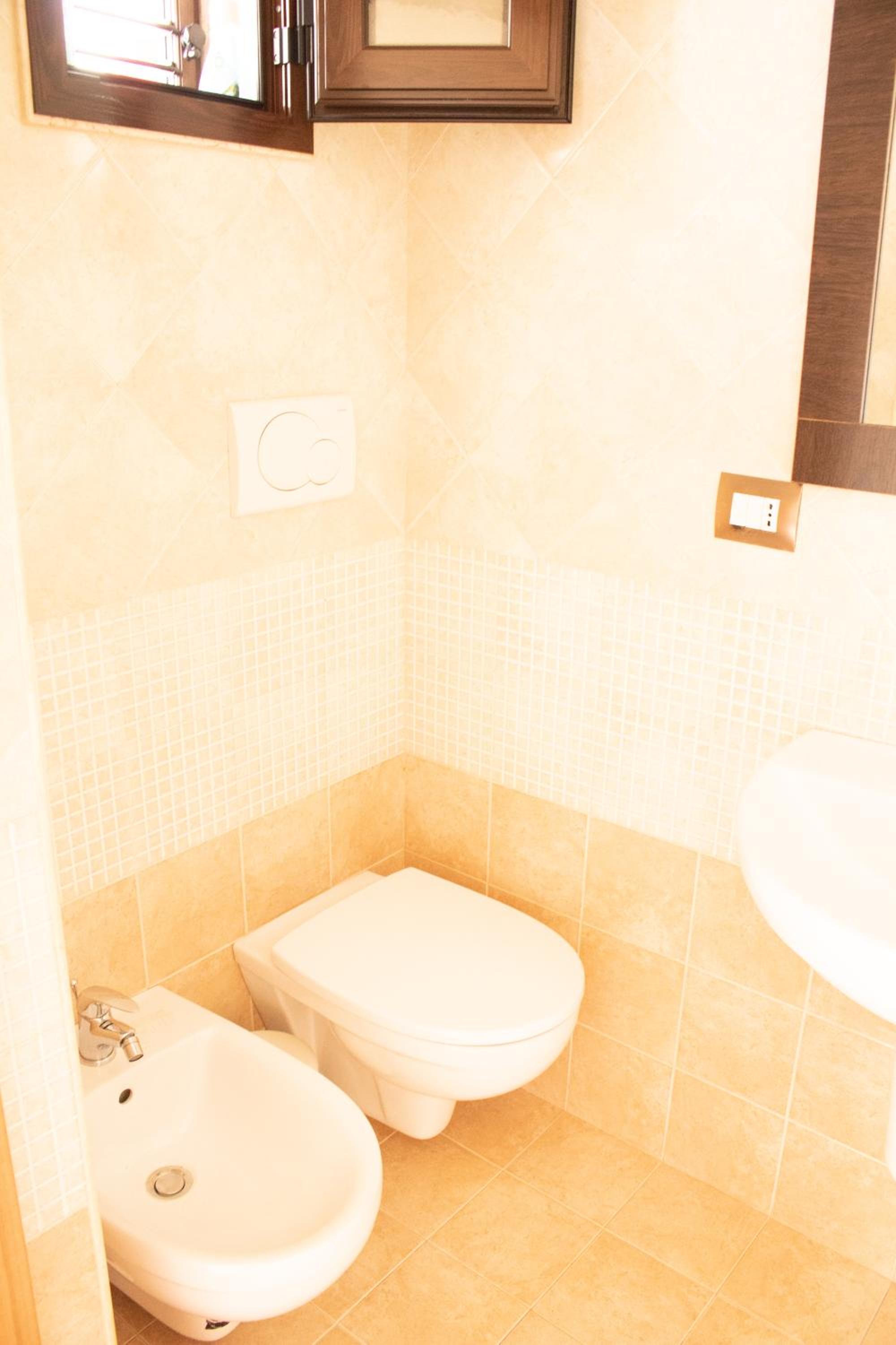 Two-Bedroom House - Photo 20