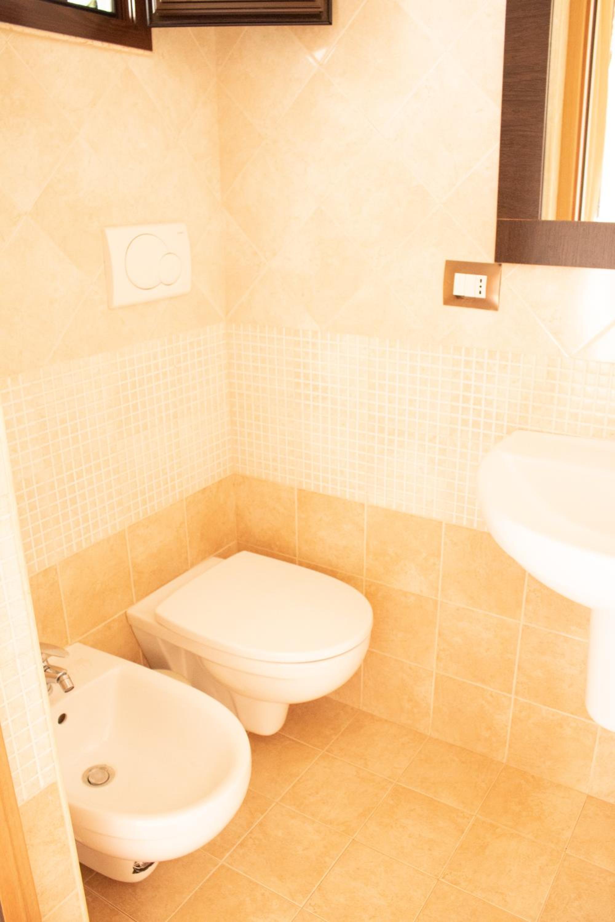 Two-Bedroom House - Photo 22