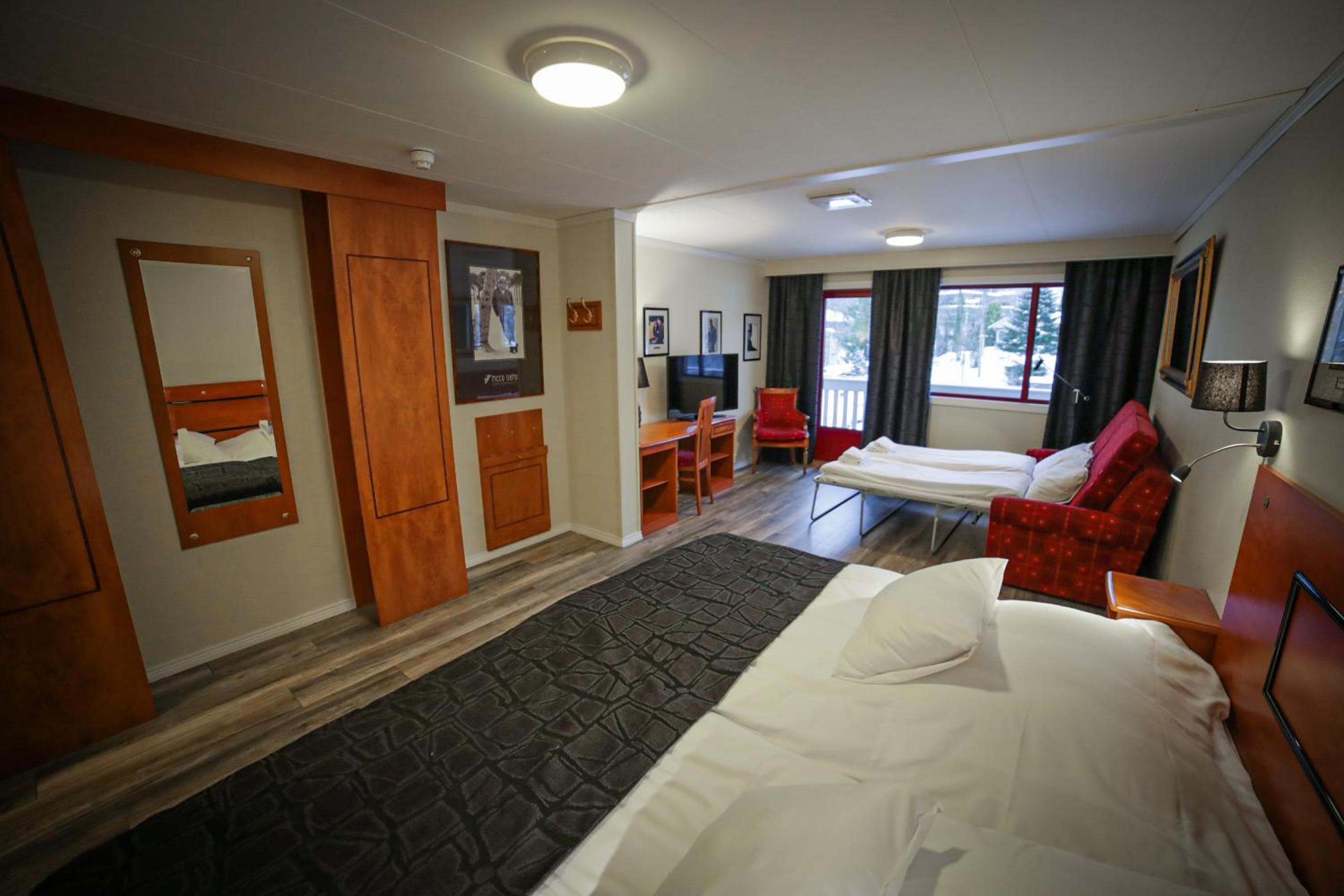 Family Room (2 Adults + 2 Children) - Photo 3
