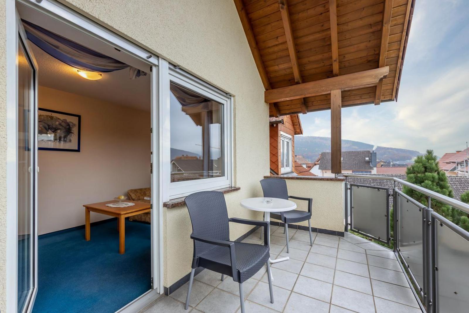Double Room with Balcony - Photo 3