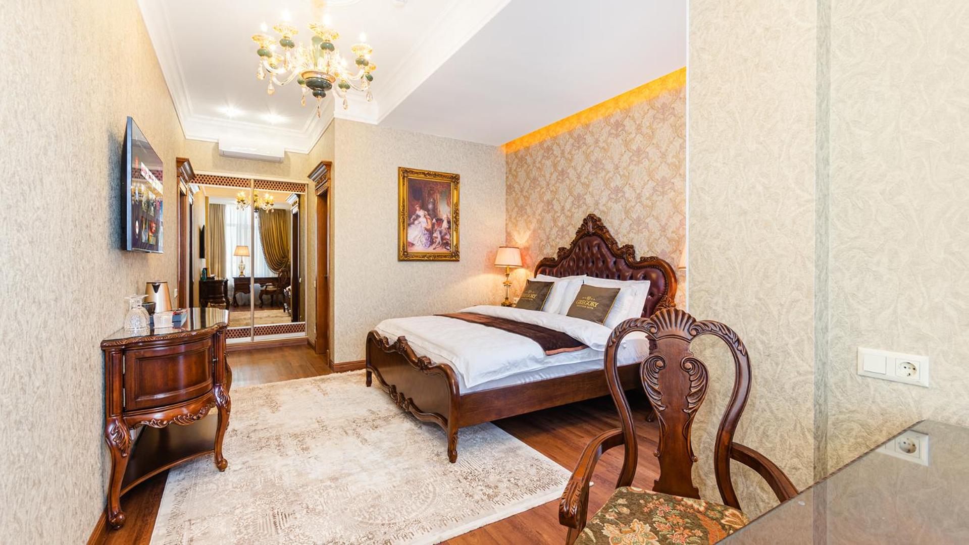 King Room with Balcony - Photo 1