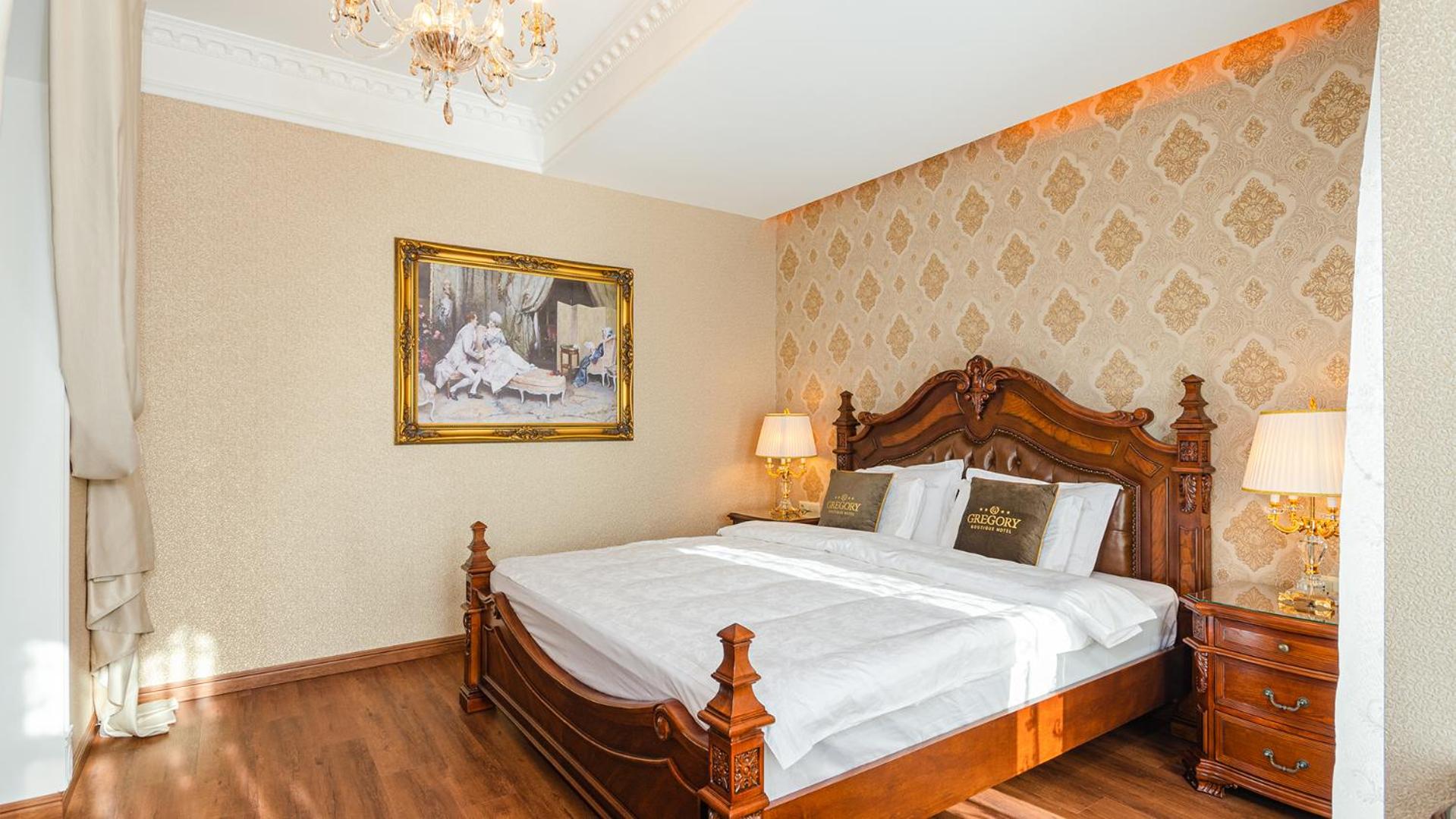 King Suite with Balcony photo 2