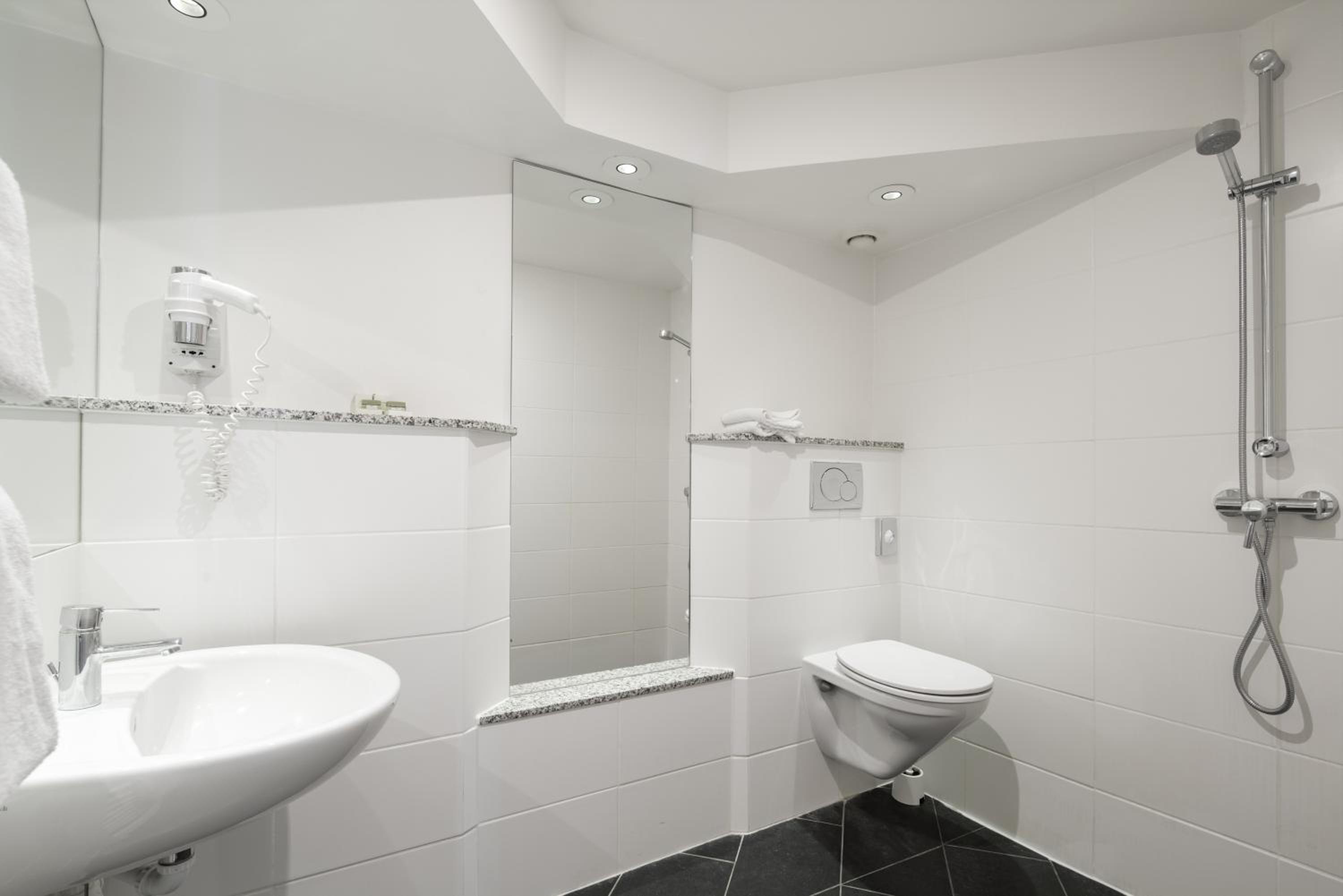 Charming Twin Room with Air-Conditioning photo 2