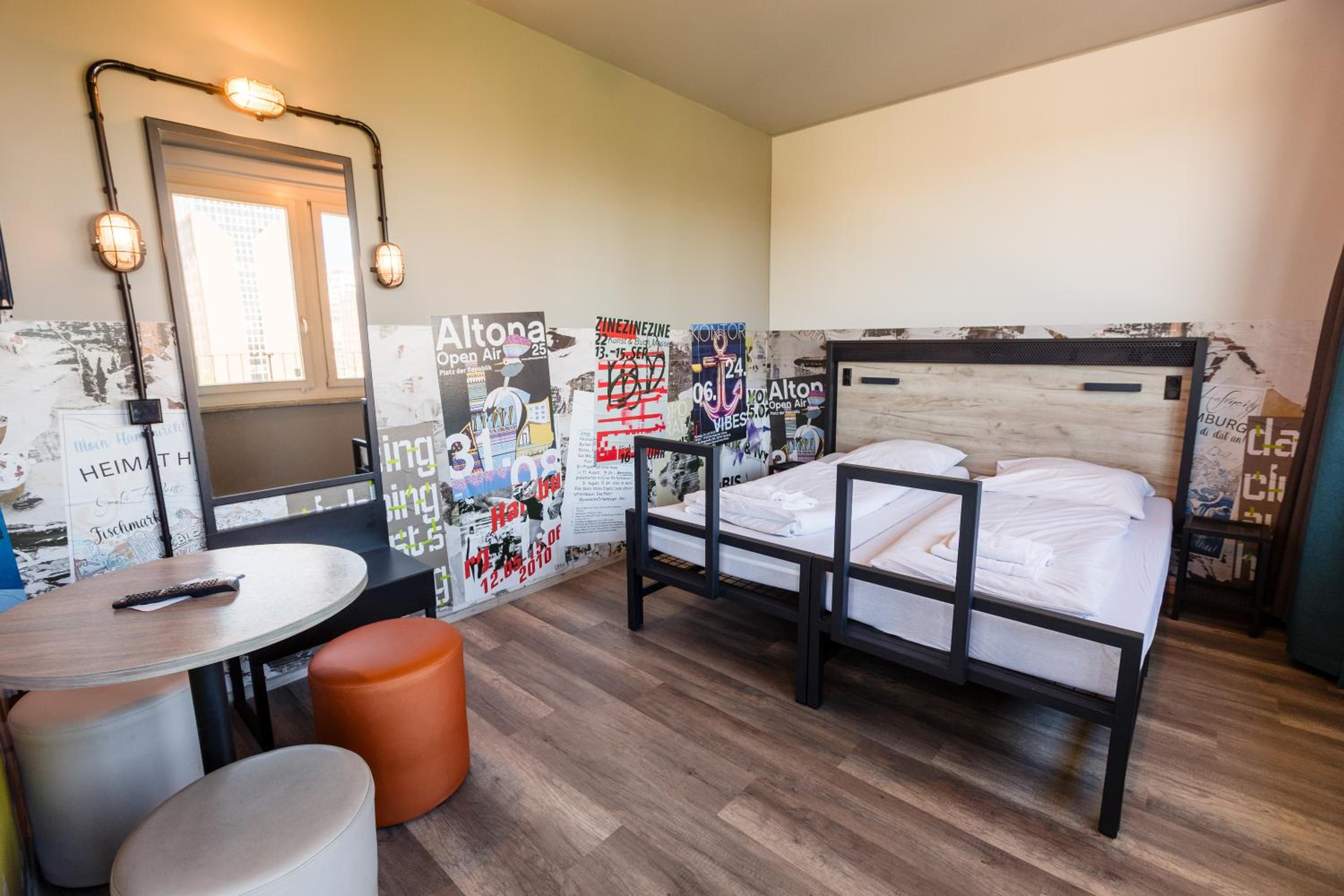 Twin Room thumbnail 5