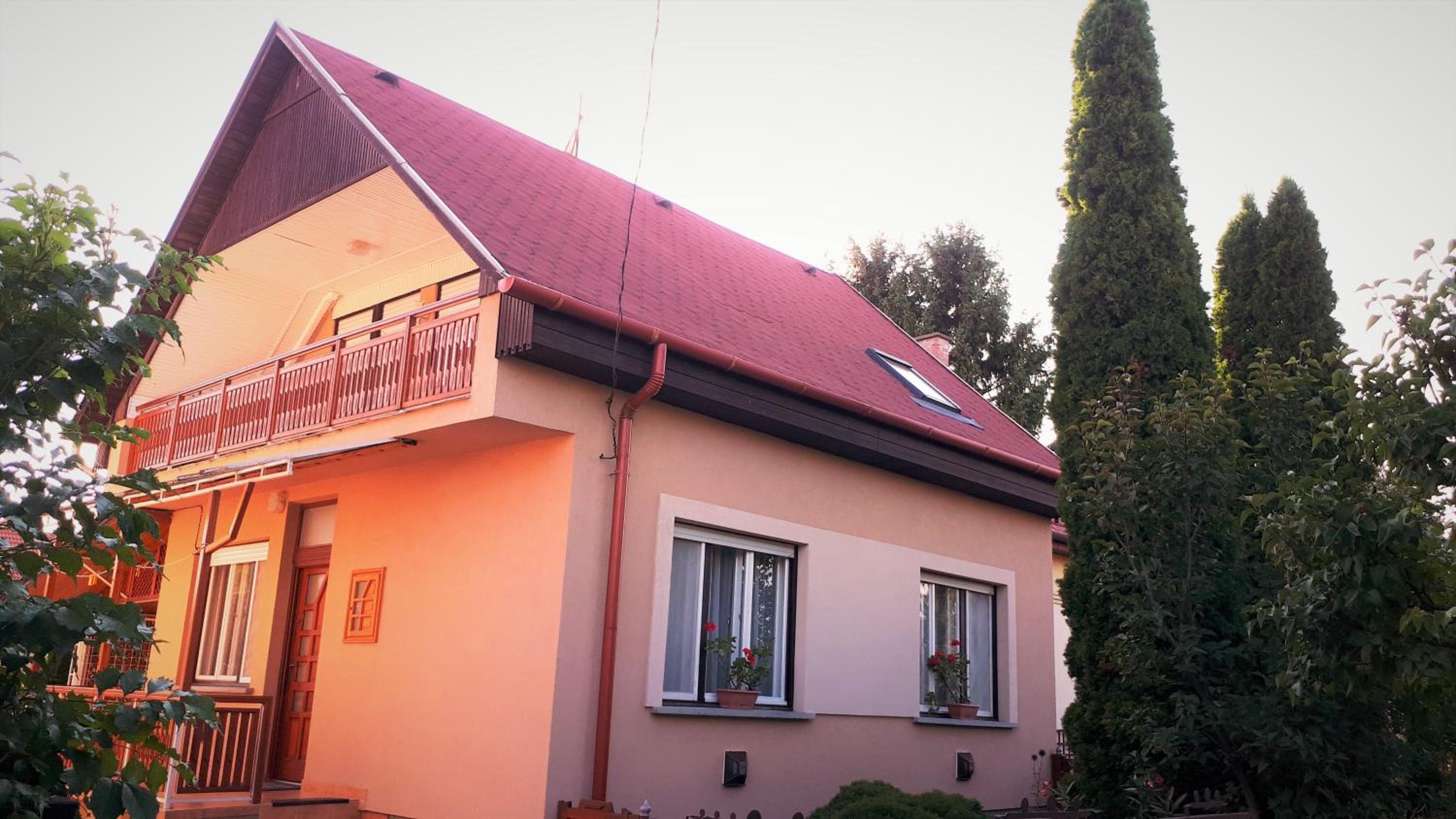 Five-Bedroom House photo 1