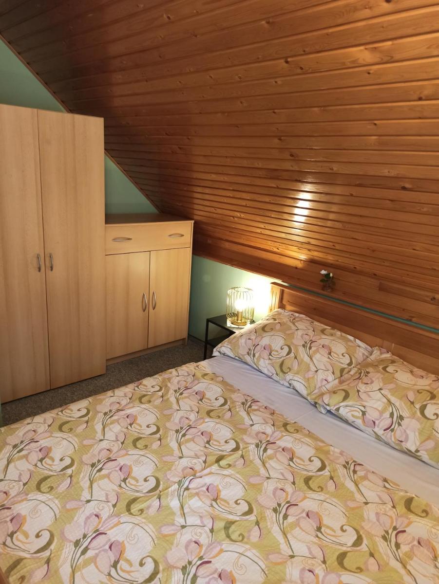 Five-Bedroom House photo 2