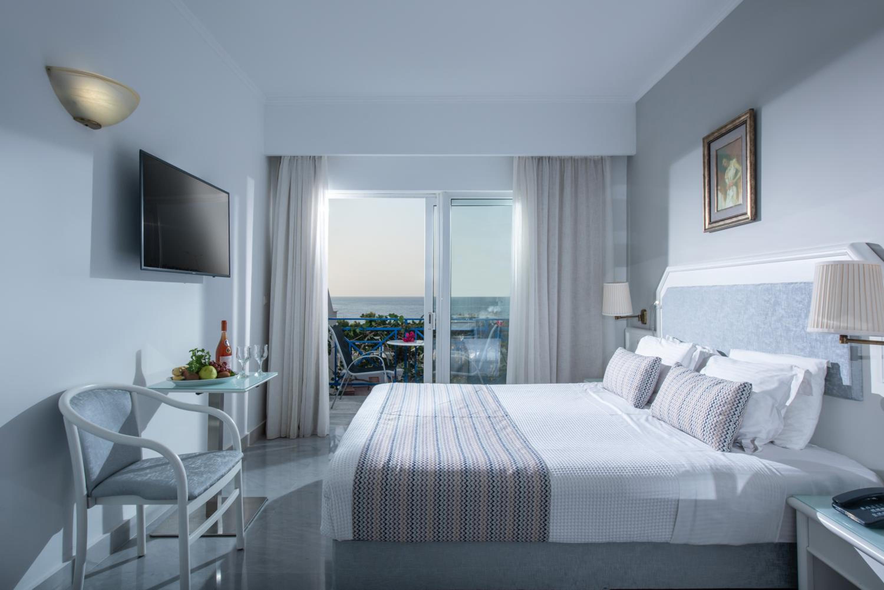 Superior Double Room with Sea View (2 Adults+1 Child) - Photo 1