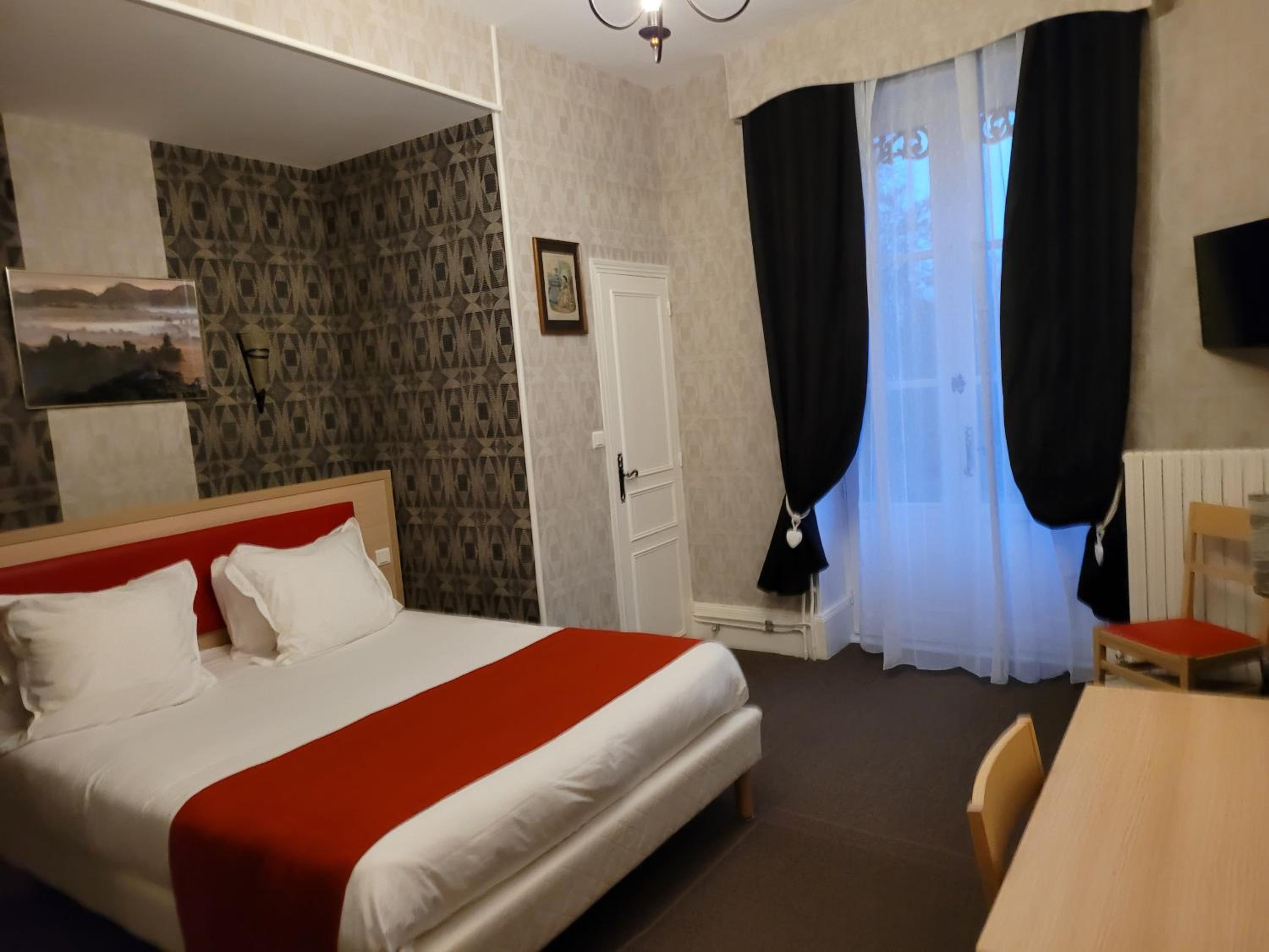 Double Room - Photo 8