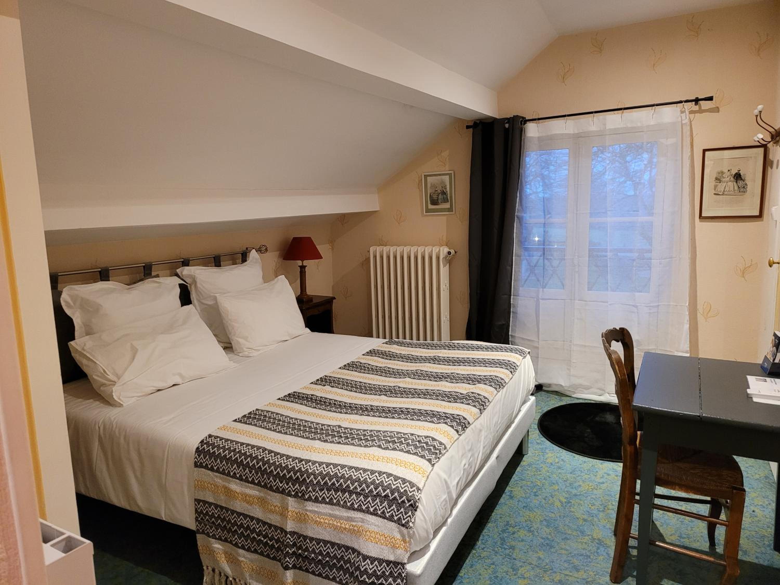 Double Room - Photo 7