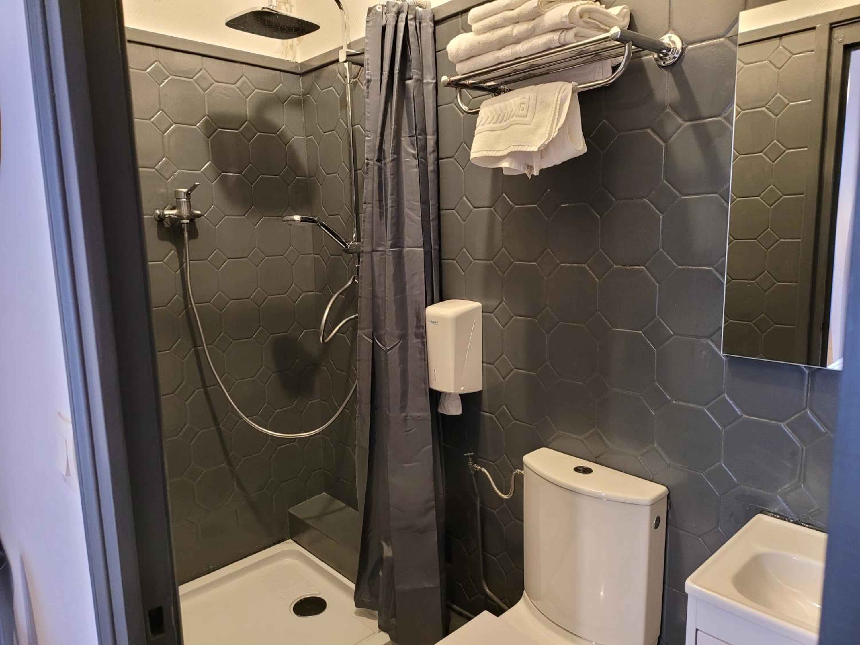 Double Room - Photo 11