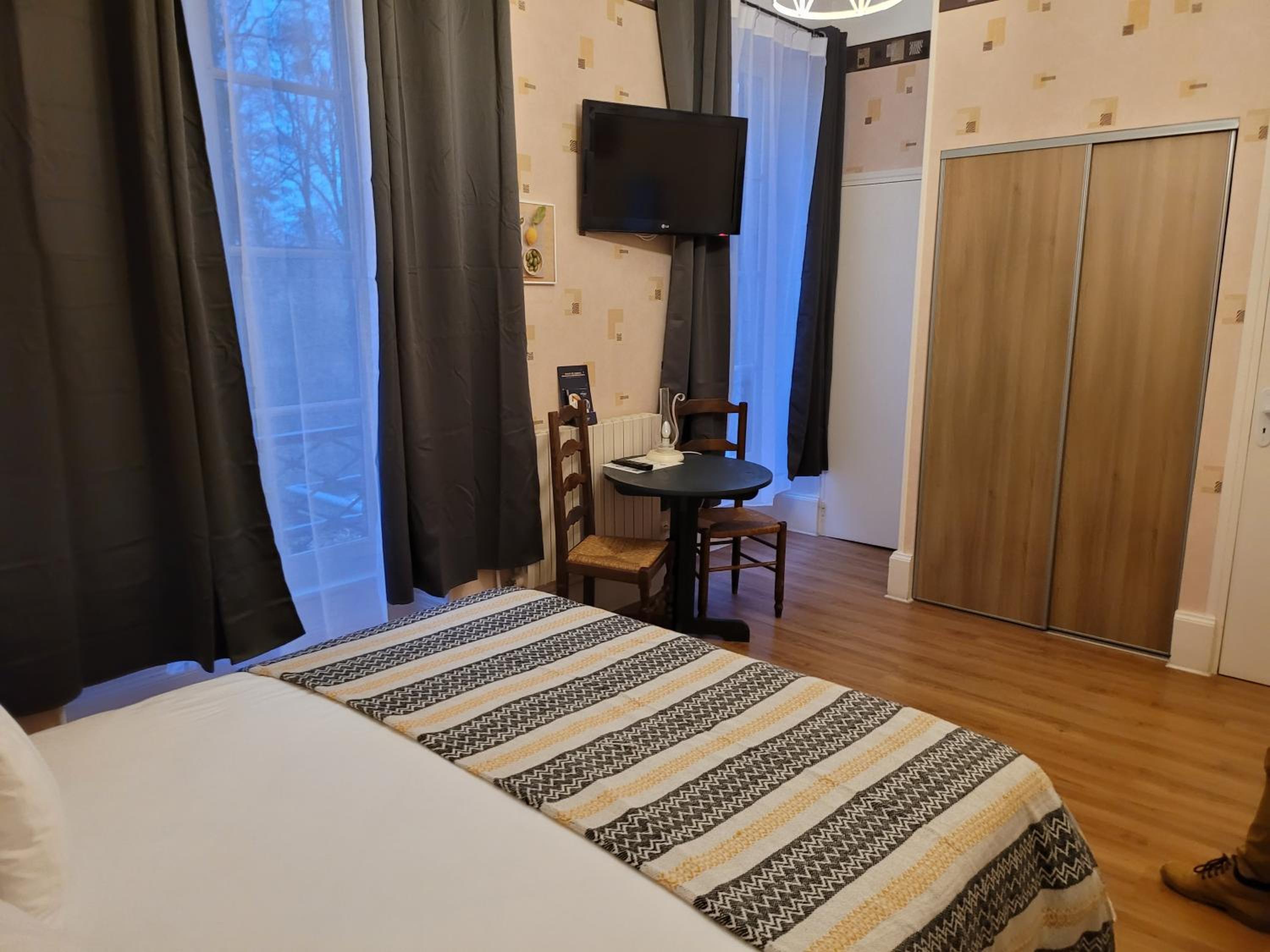 Double Room - Photo 10