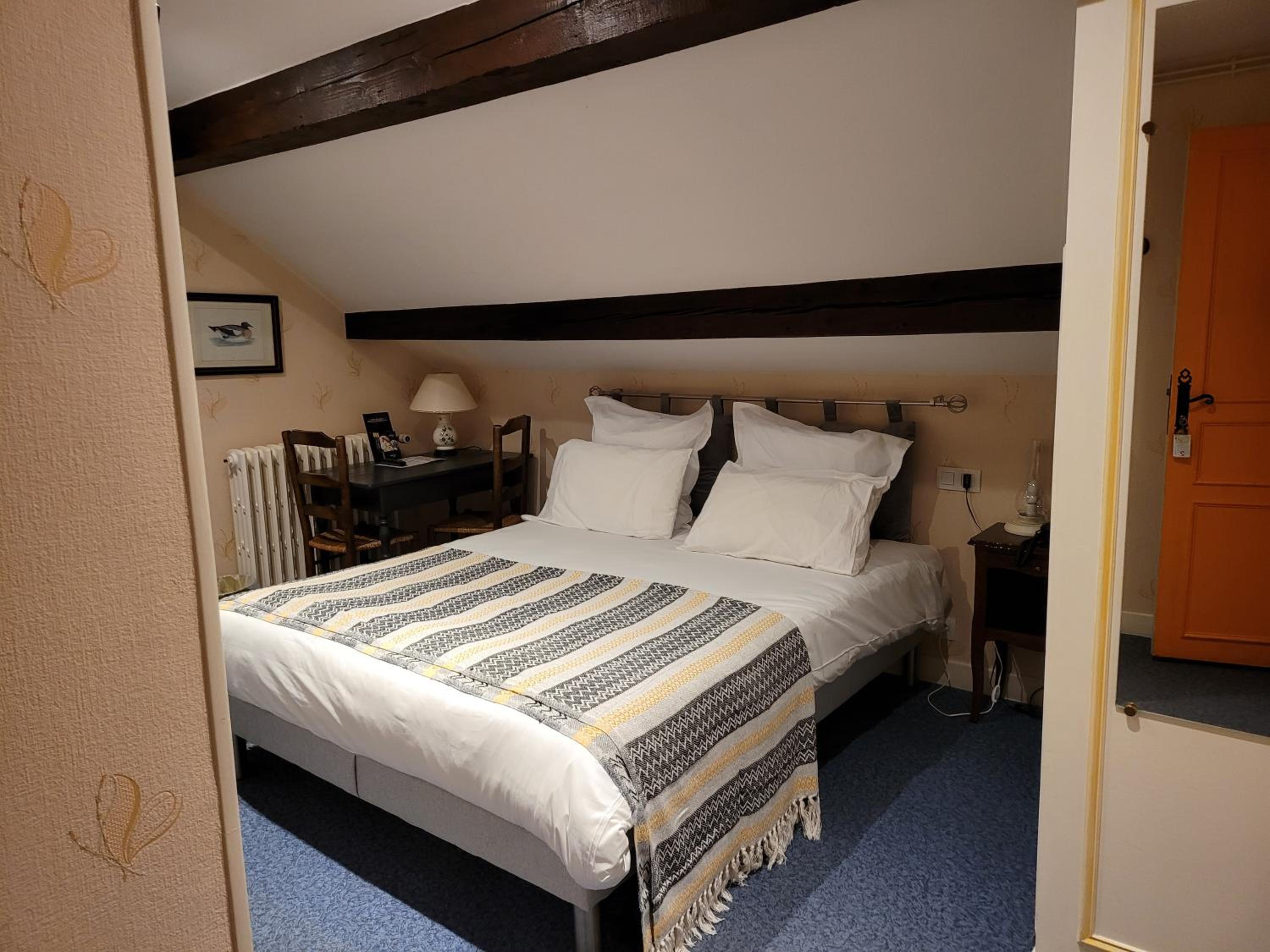 Double Room - Photo 9
