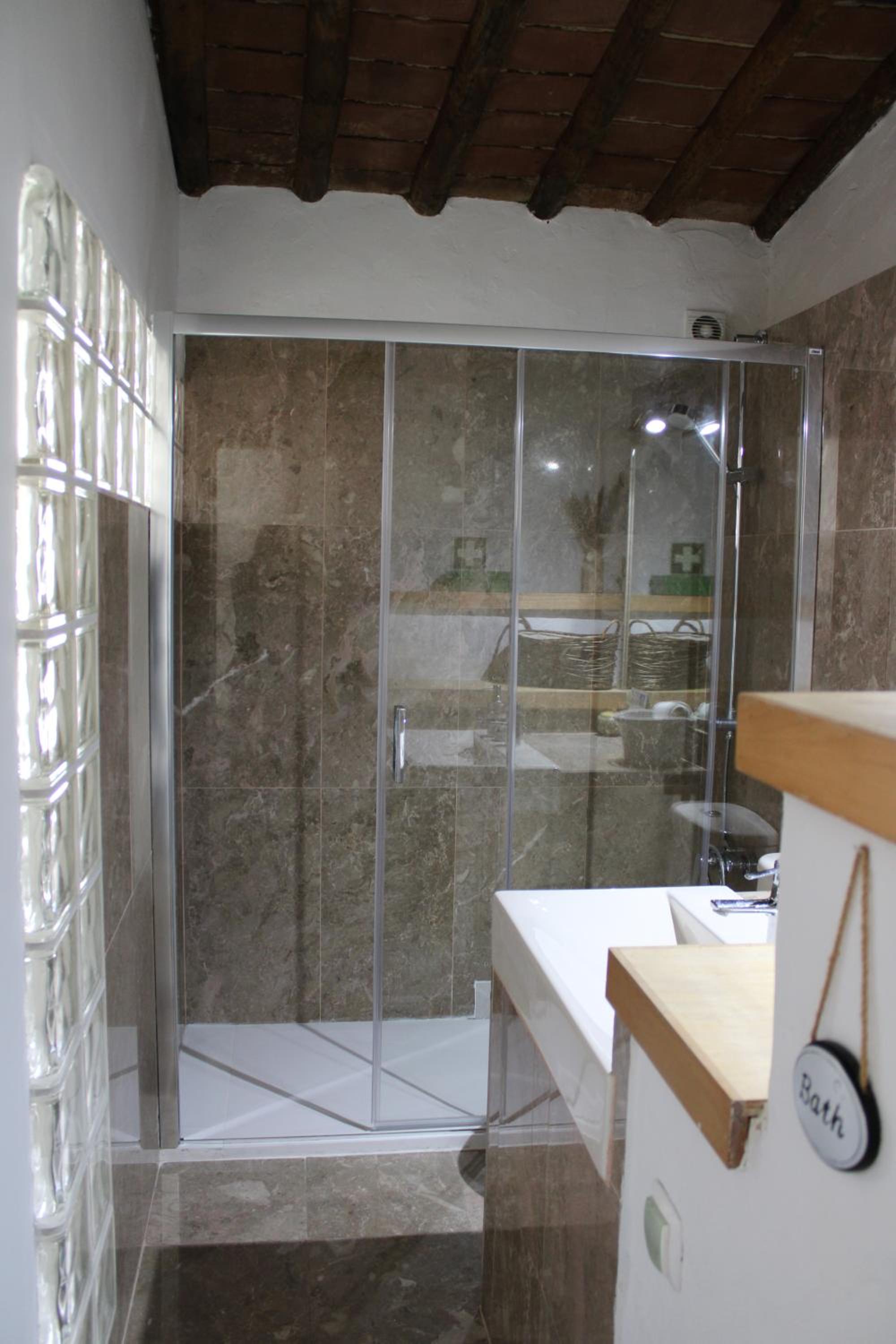 One-Bedroom House - Photo 31