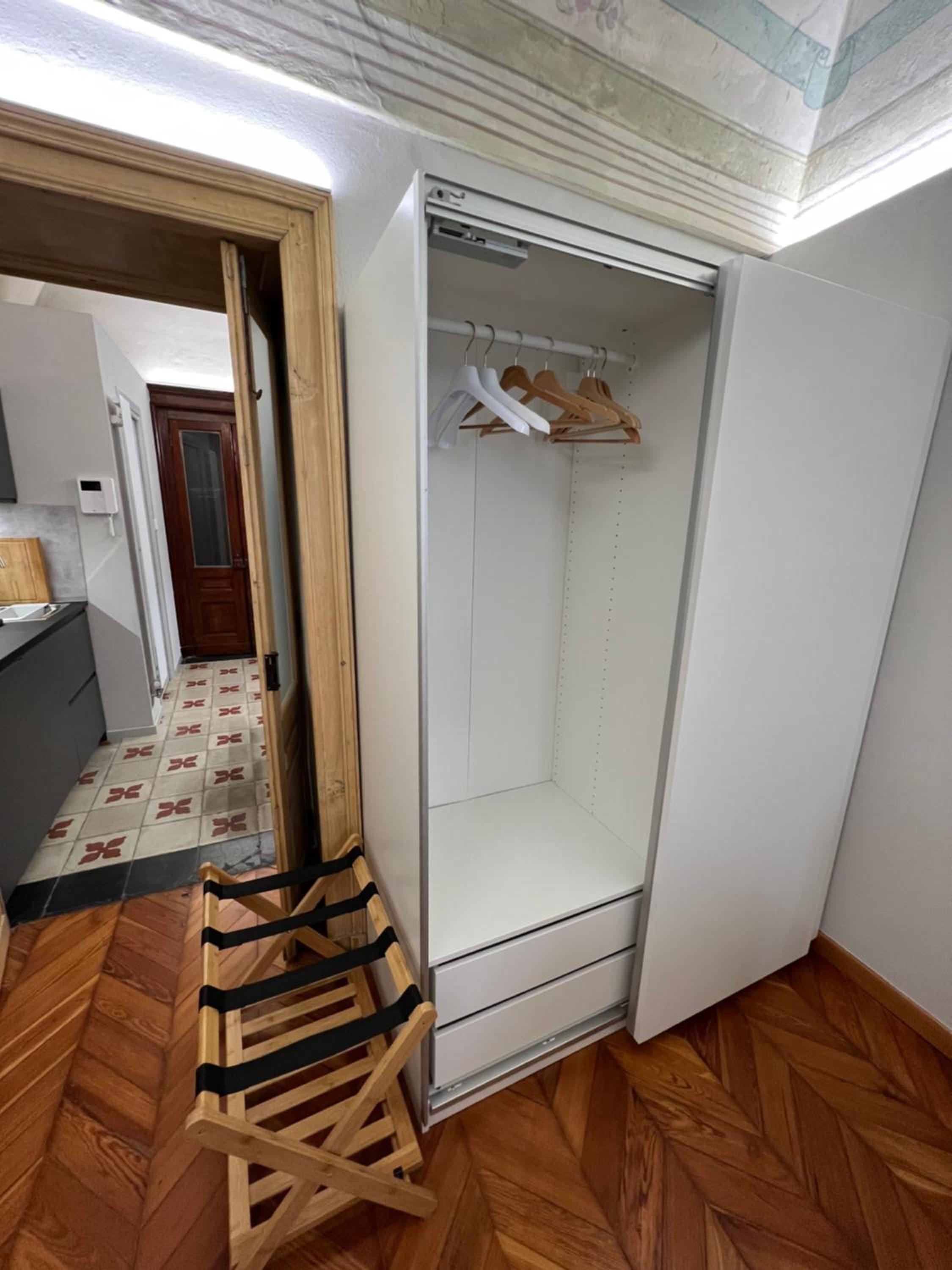 Apartment with Balcony - Photo 15