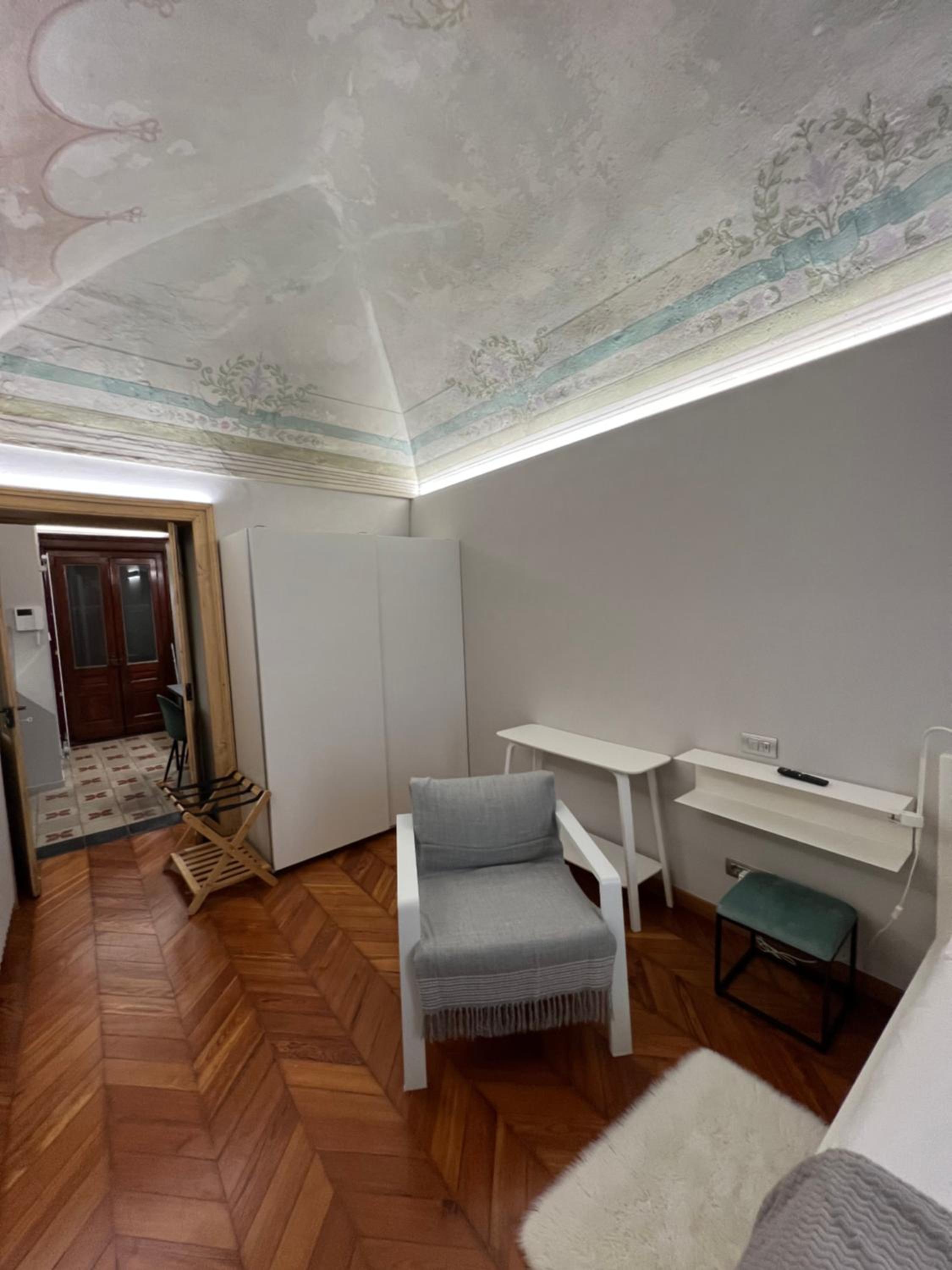 Apartment with Balcony - Photo 2
