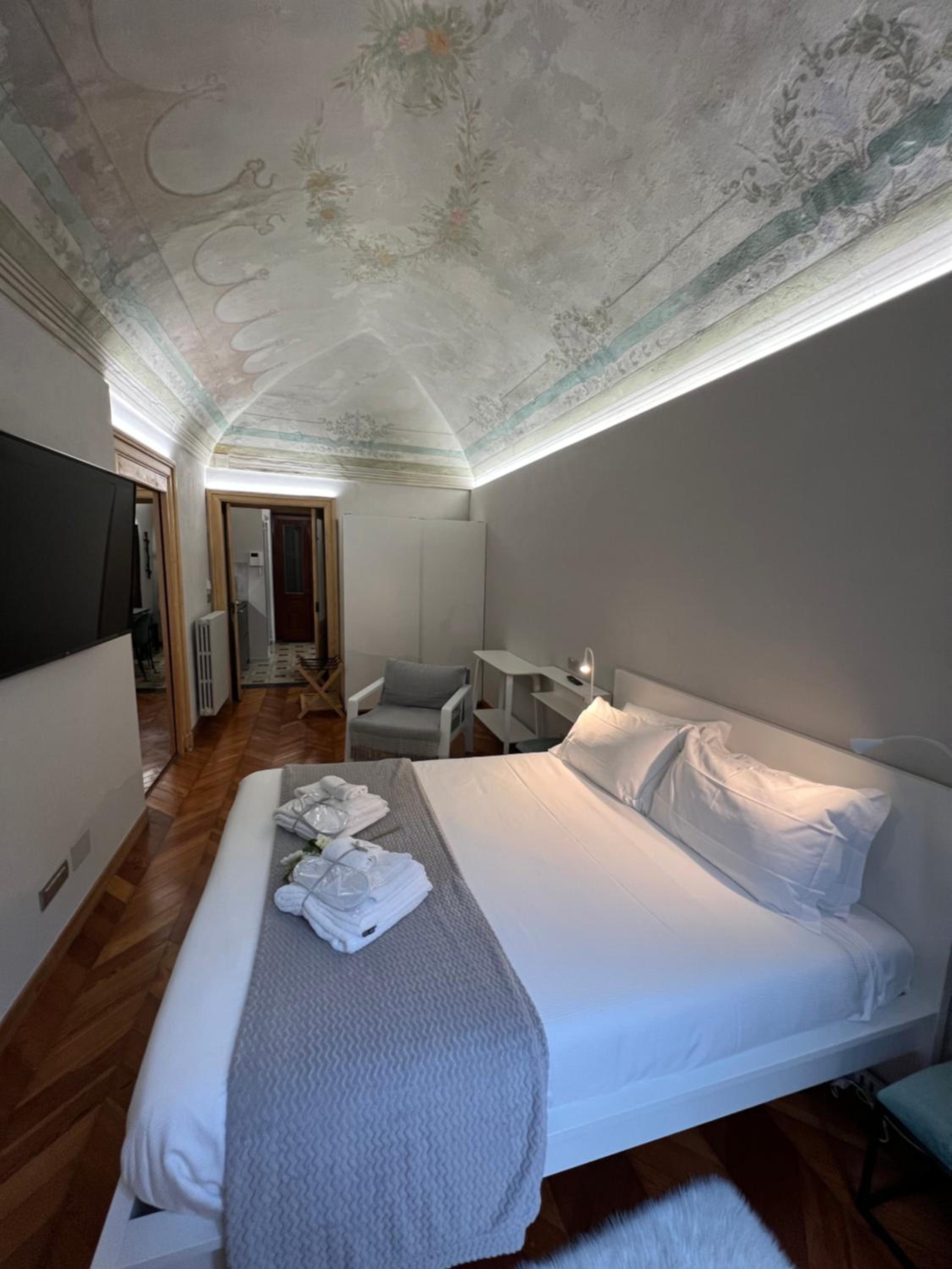 Apartment with Balcony - Photo 1