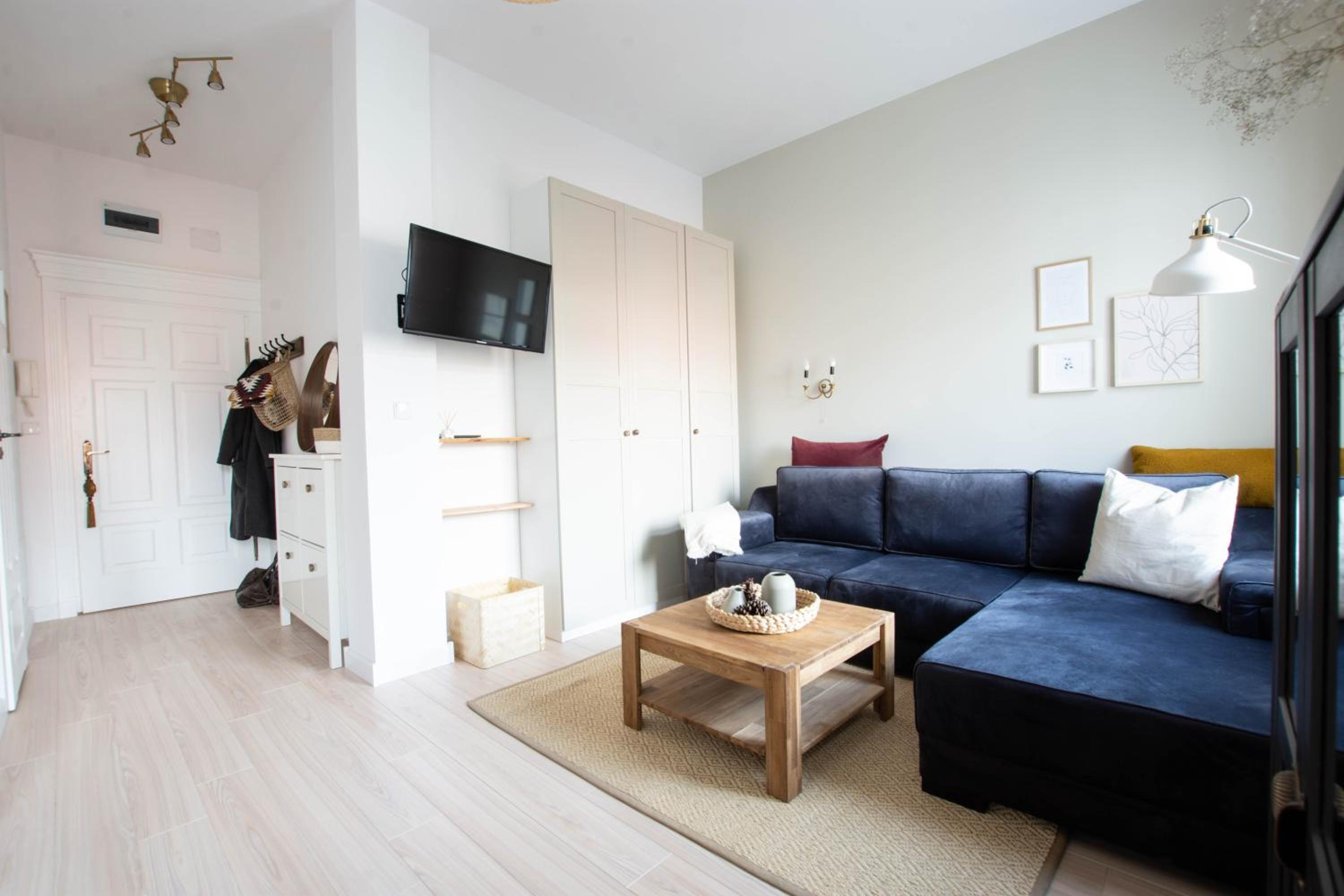 One-Bedroom Apartment - Photo 1