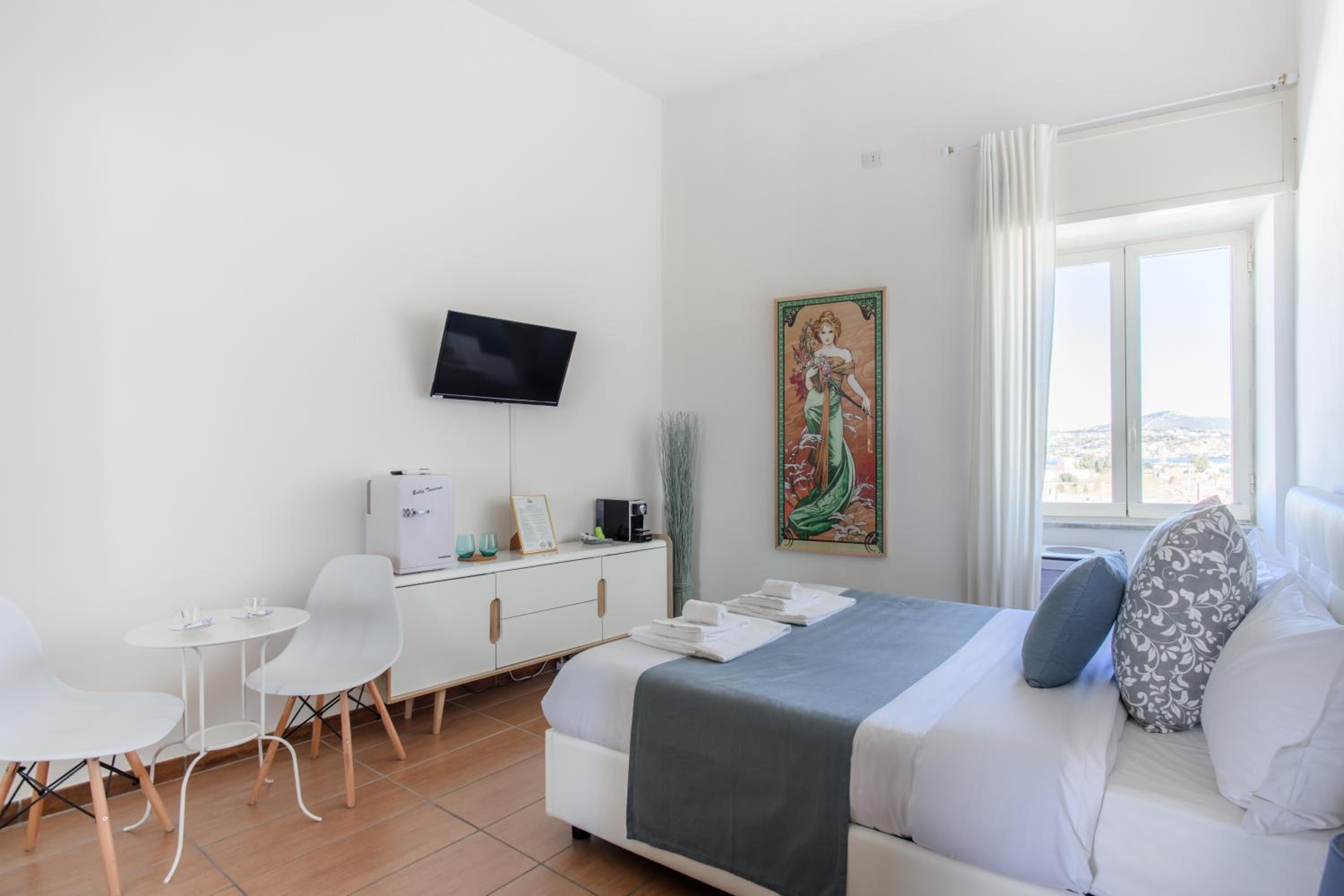 Deluxe Double Room with Sea View - Photo 3