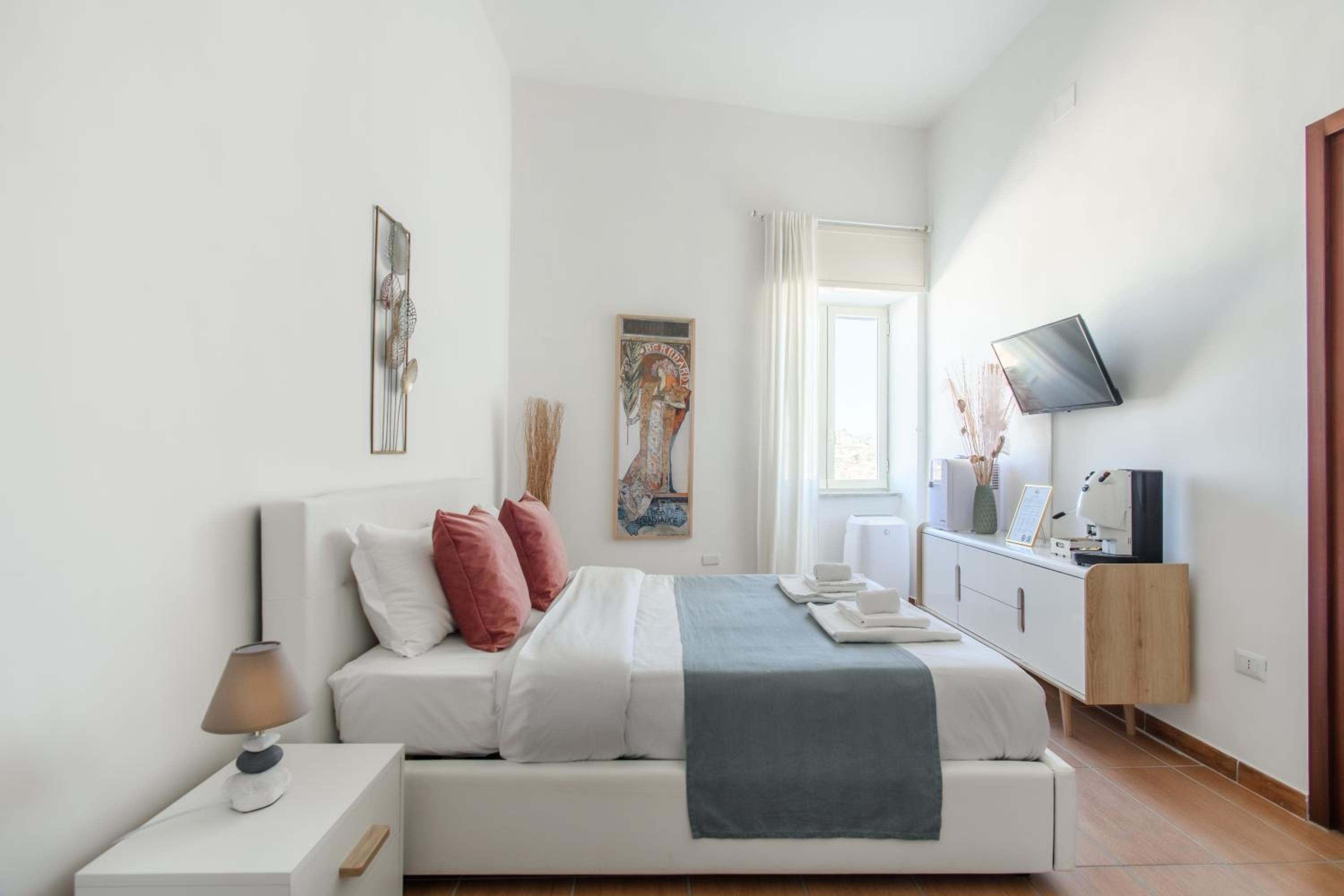 Deluxe Double Room with Sea View - Photo 16