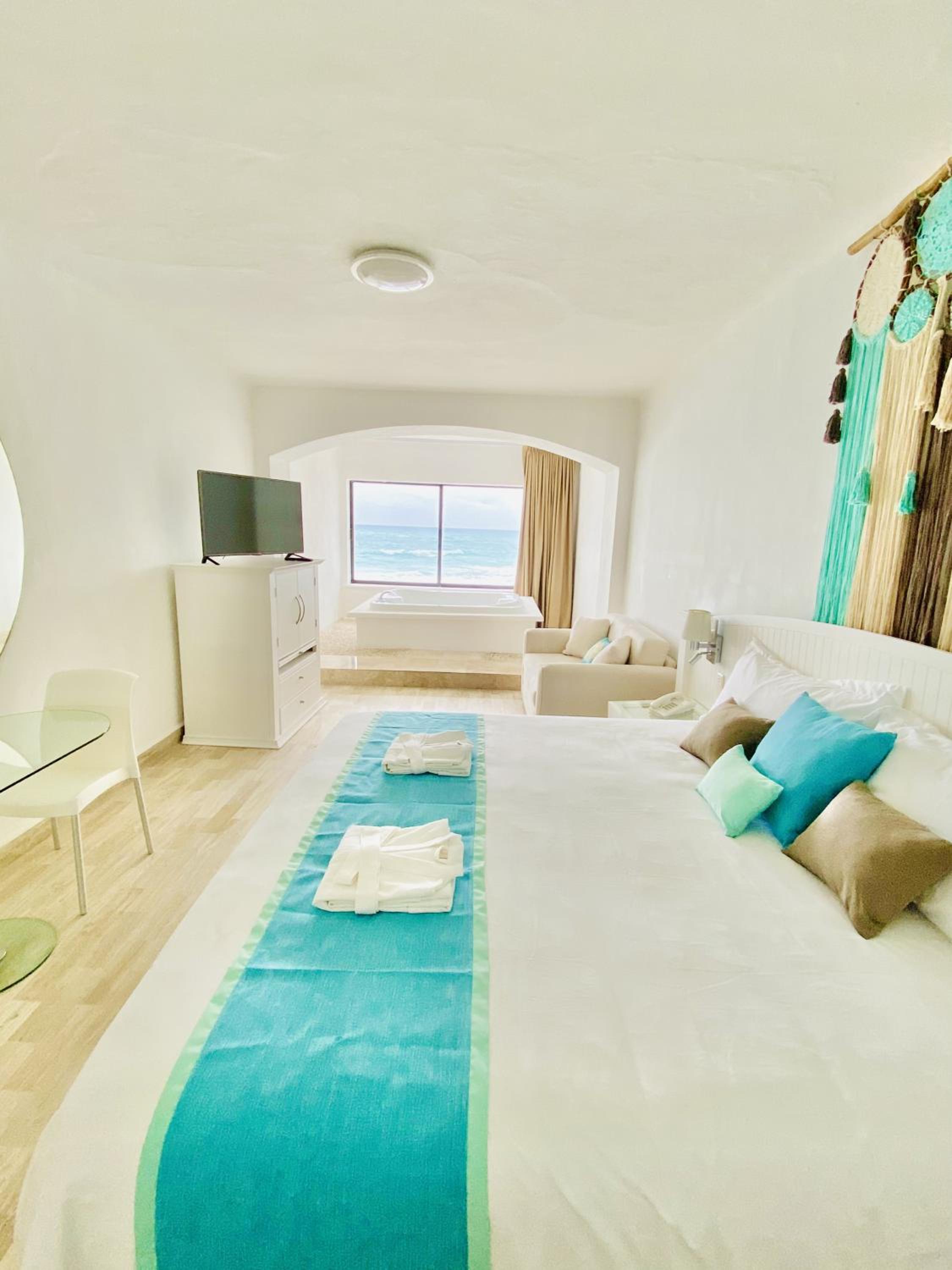Junior Suite with Ocean View photo 1