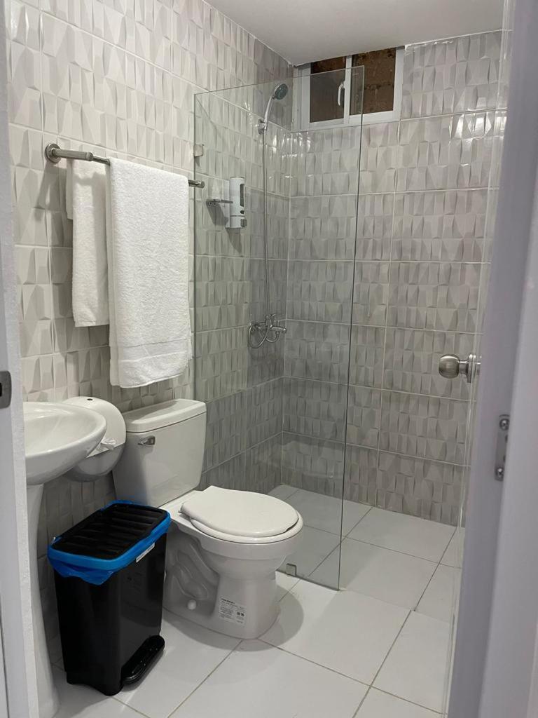 Queen Room photo 2