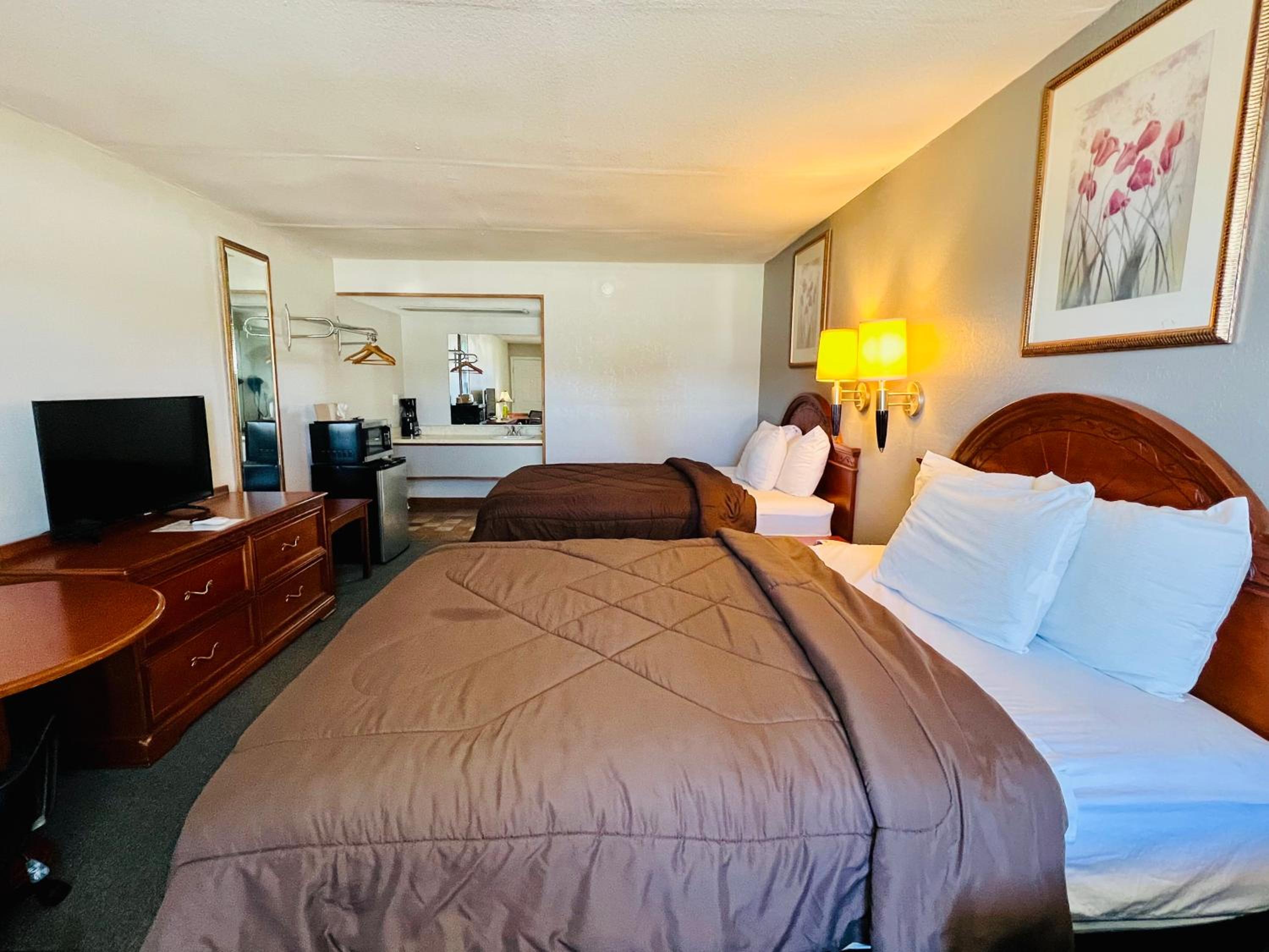 Double Room with Two Double Beds - Smoking - Photo 10
