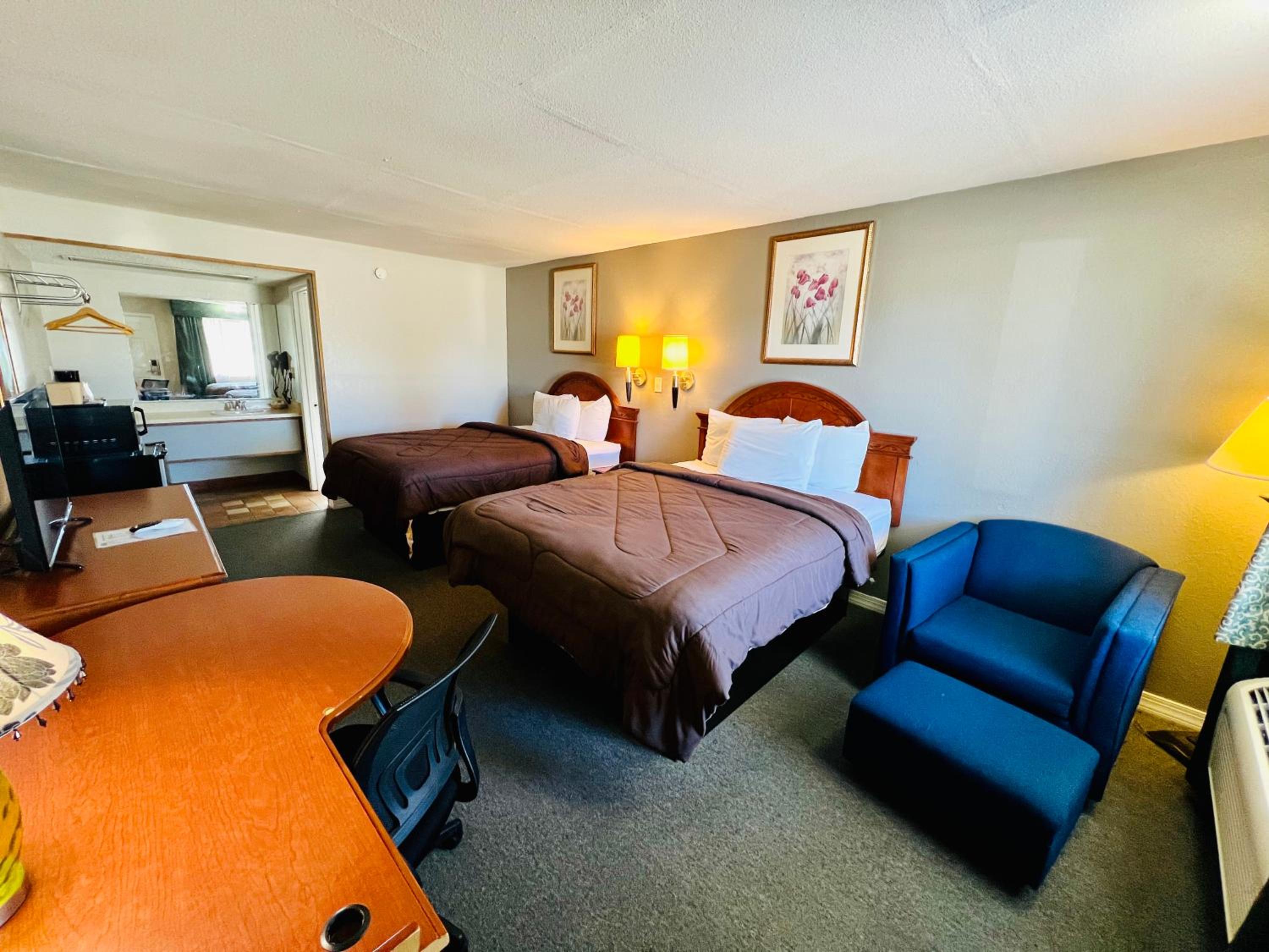 Double Room with Two Double Beds - Smoking - Photo 11