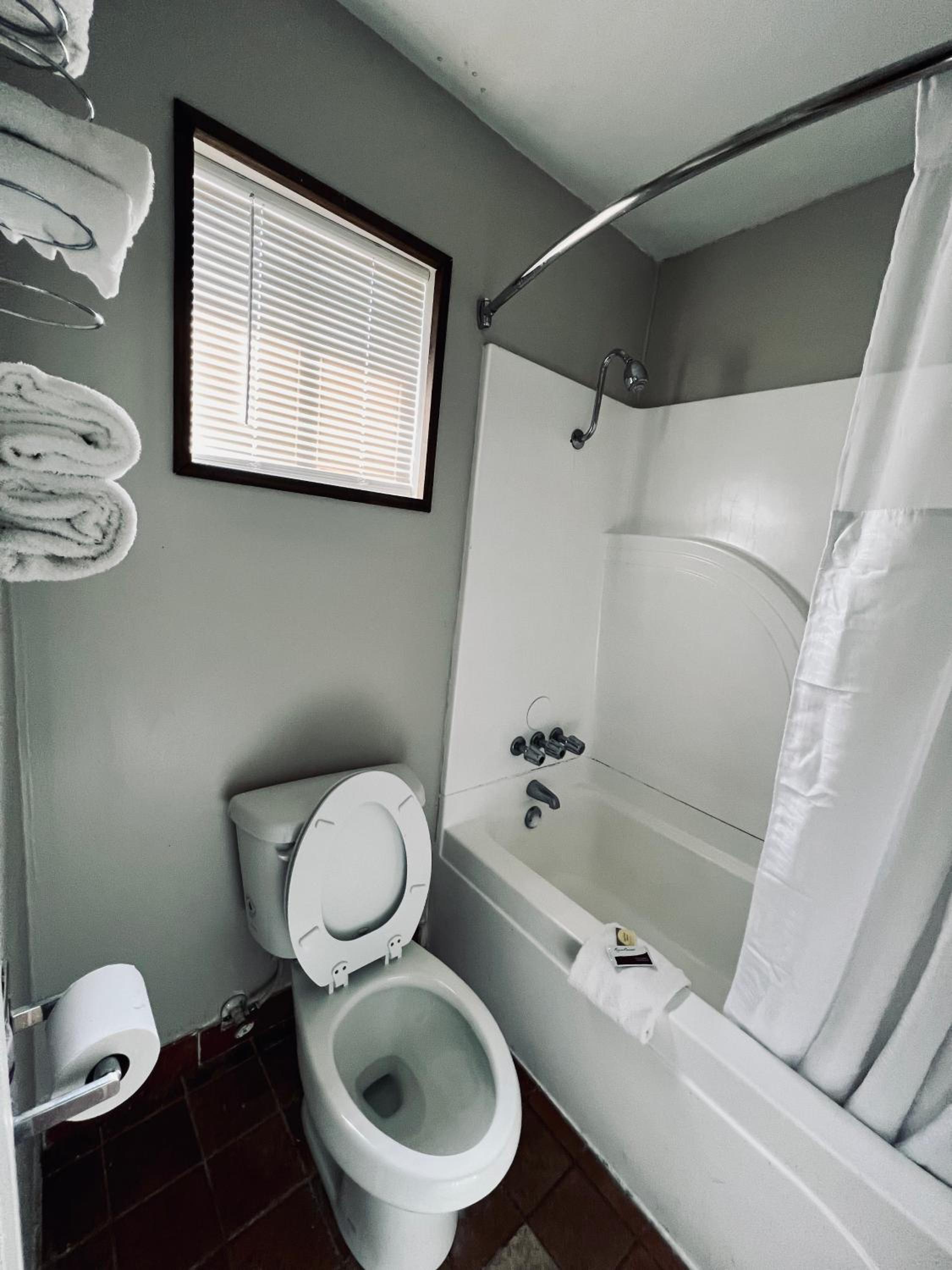 Double Room with Two Double Beds - Smoking - Photo 4
