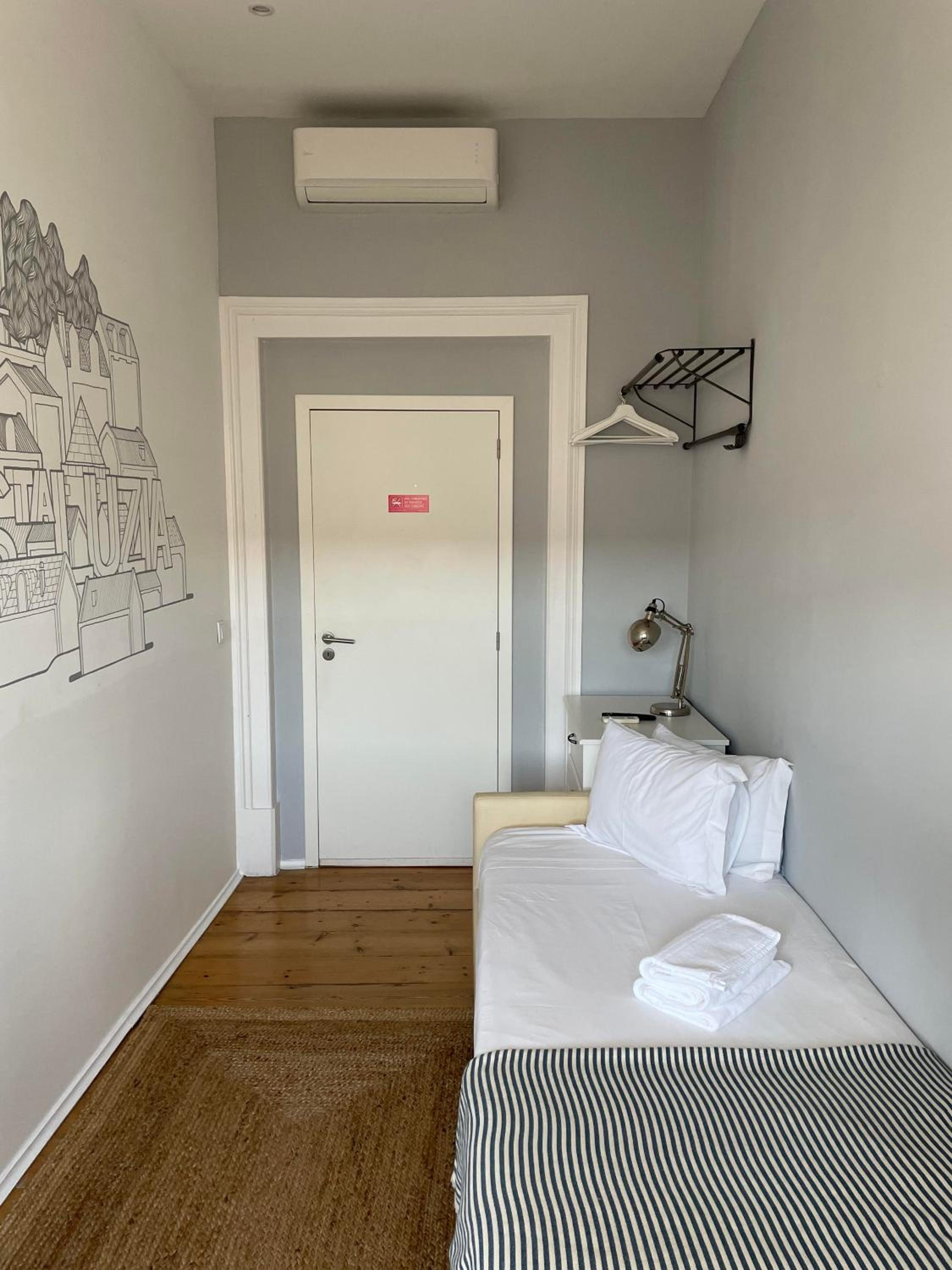Standard Single Room with Private External Bathroom photo 2