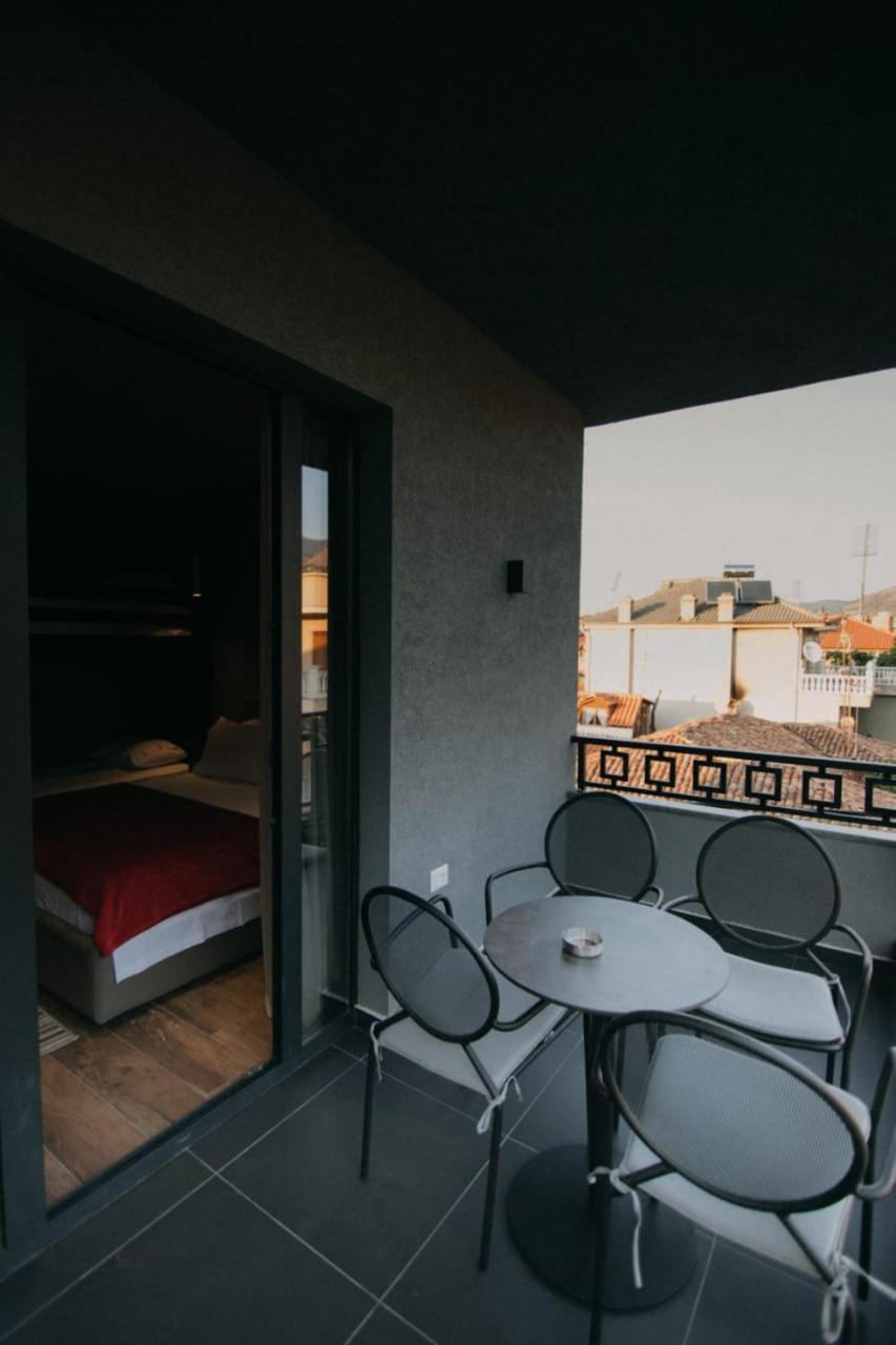 Family Room with Balcony photo 3